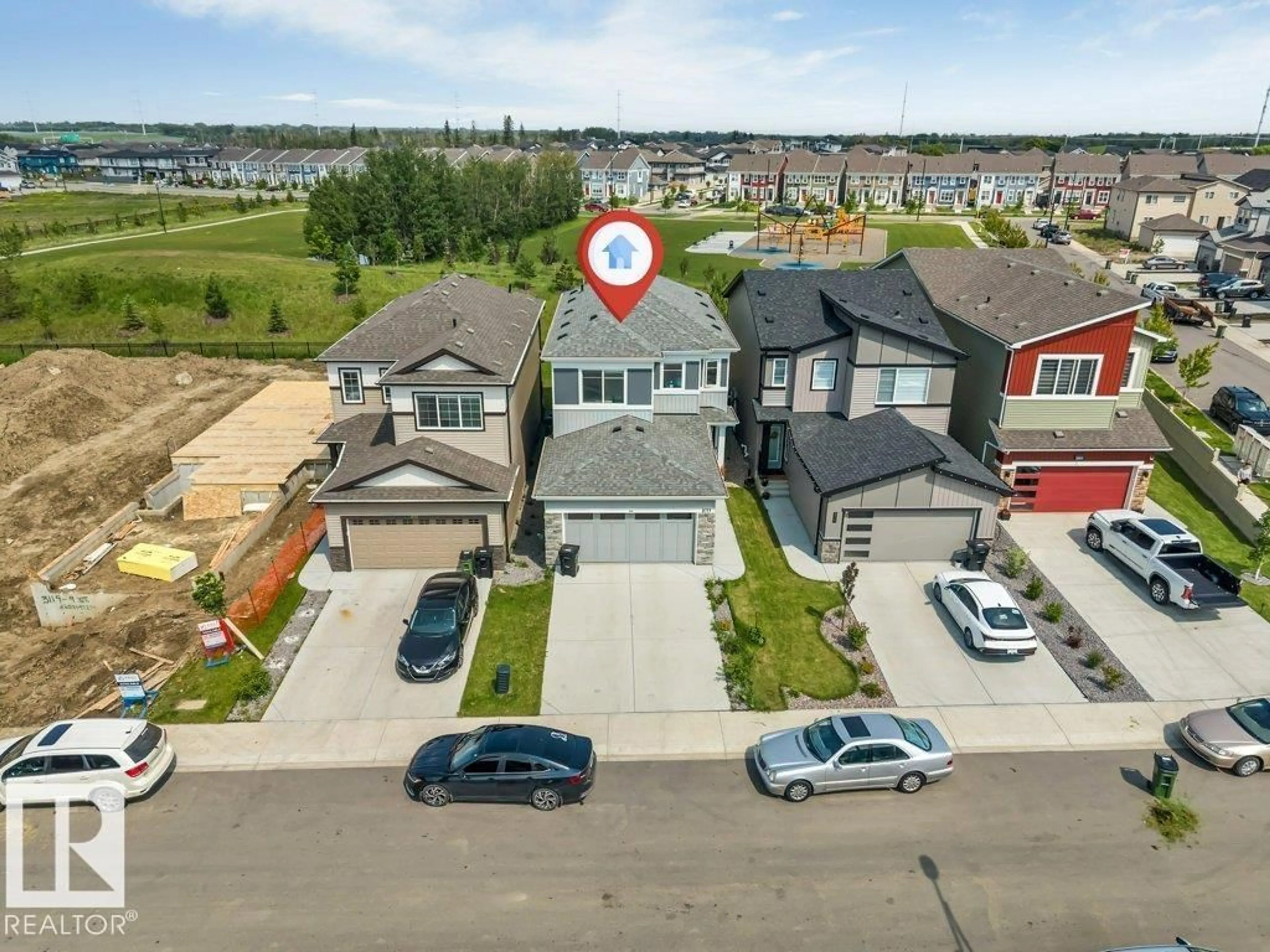 A pic from outside/outdoor area/front of a property/back of a property/a pic from drone, street for 3111 9 ST, Edmonton Alberta T6T2V6
