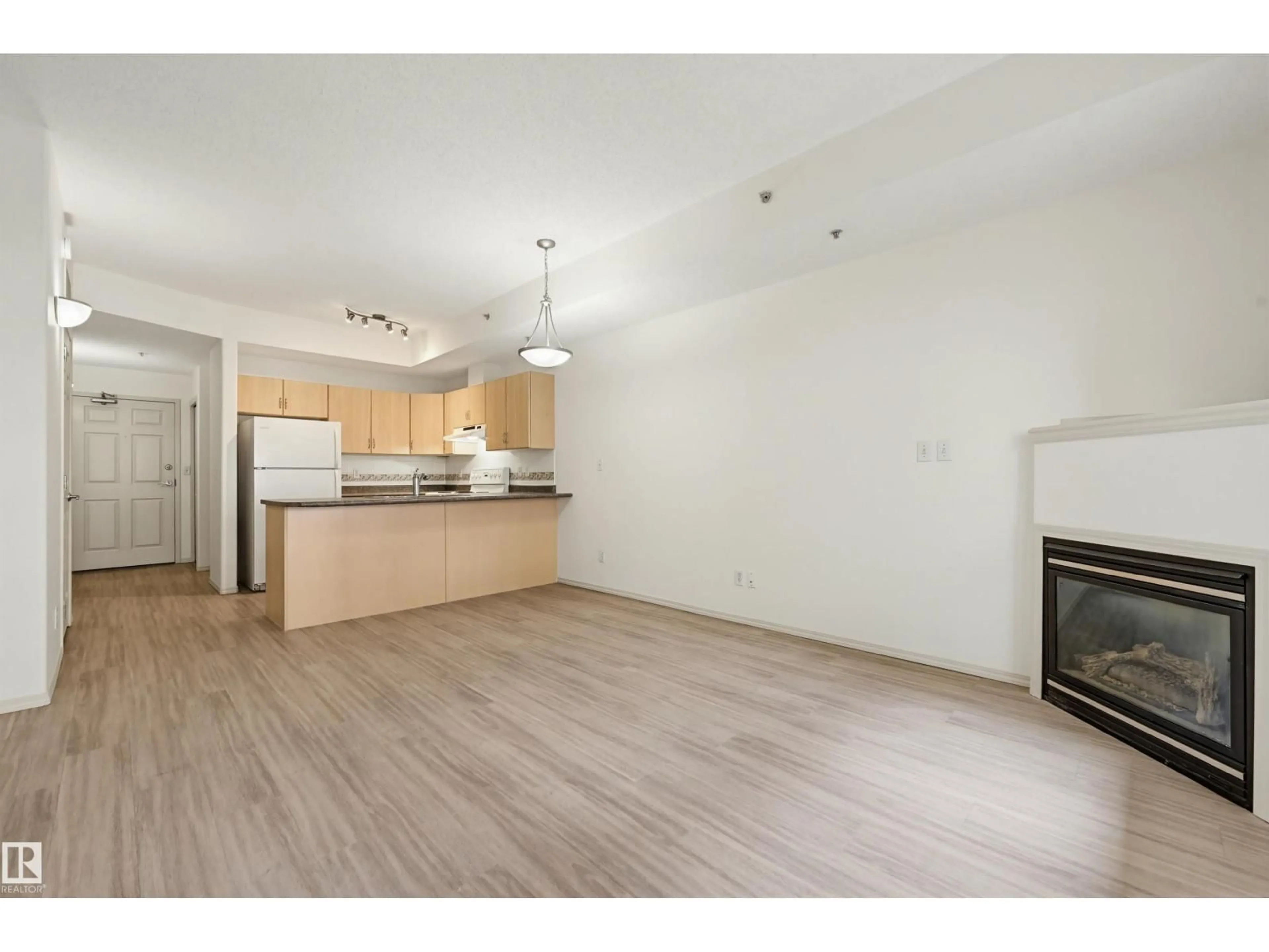 Unknown for #102 - 11103 84 AV, Edmonton Alberta T6G2X4