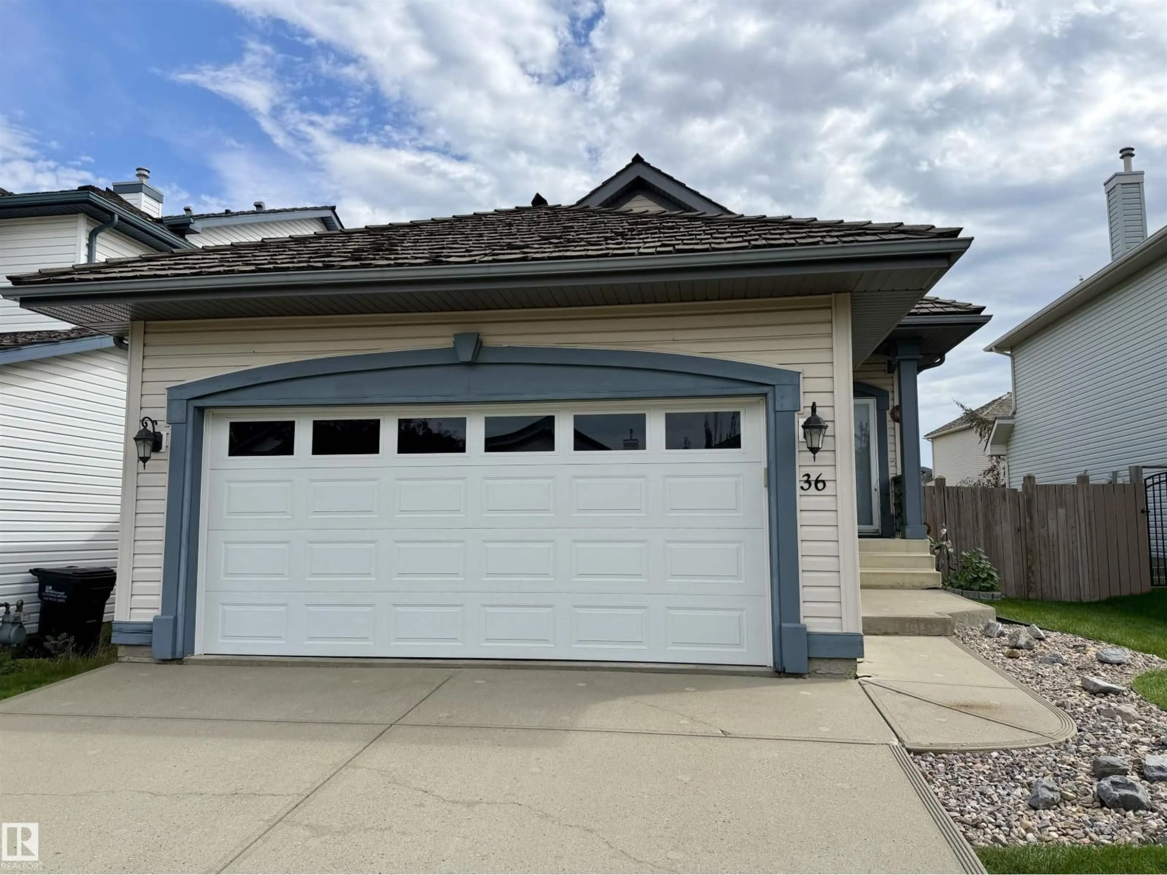 Indoor garage for 36 NEWCASTLE, Sherwood Park Alberta T8A6E9