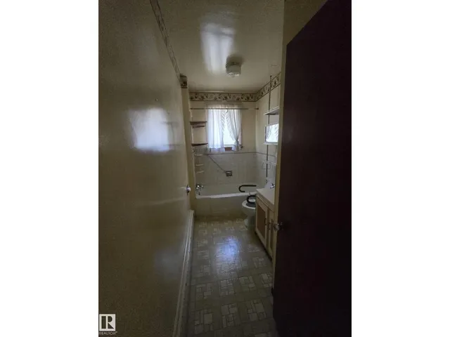 9839 81 AV, Edmonton 2