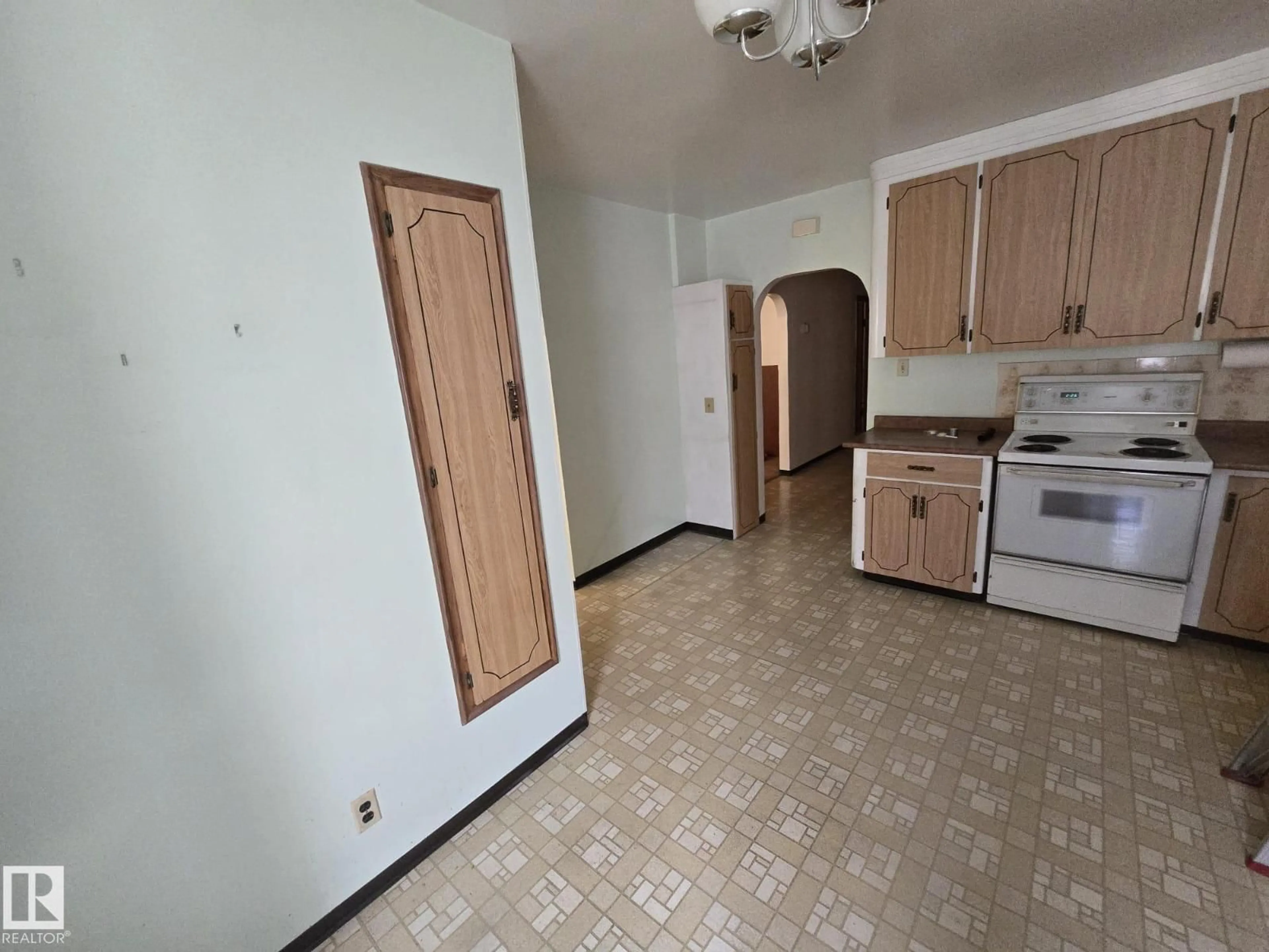 A pic of a room for 9839 81 AV, Edmonton Alberta T6E1W4