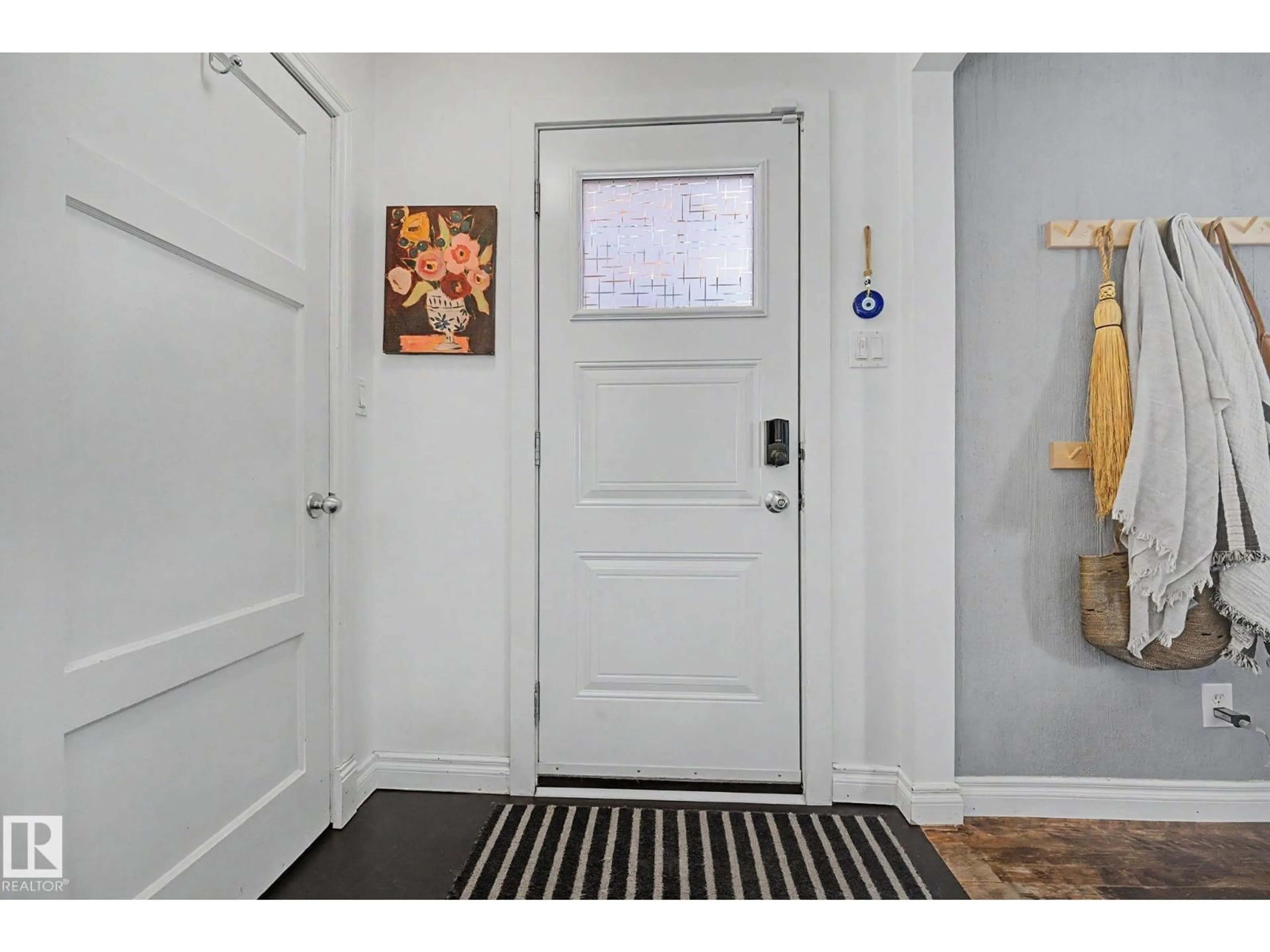 Indoor entryway for NW - 12131 126 ST, Edmonton Alberta T5L0W6
