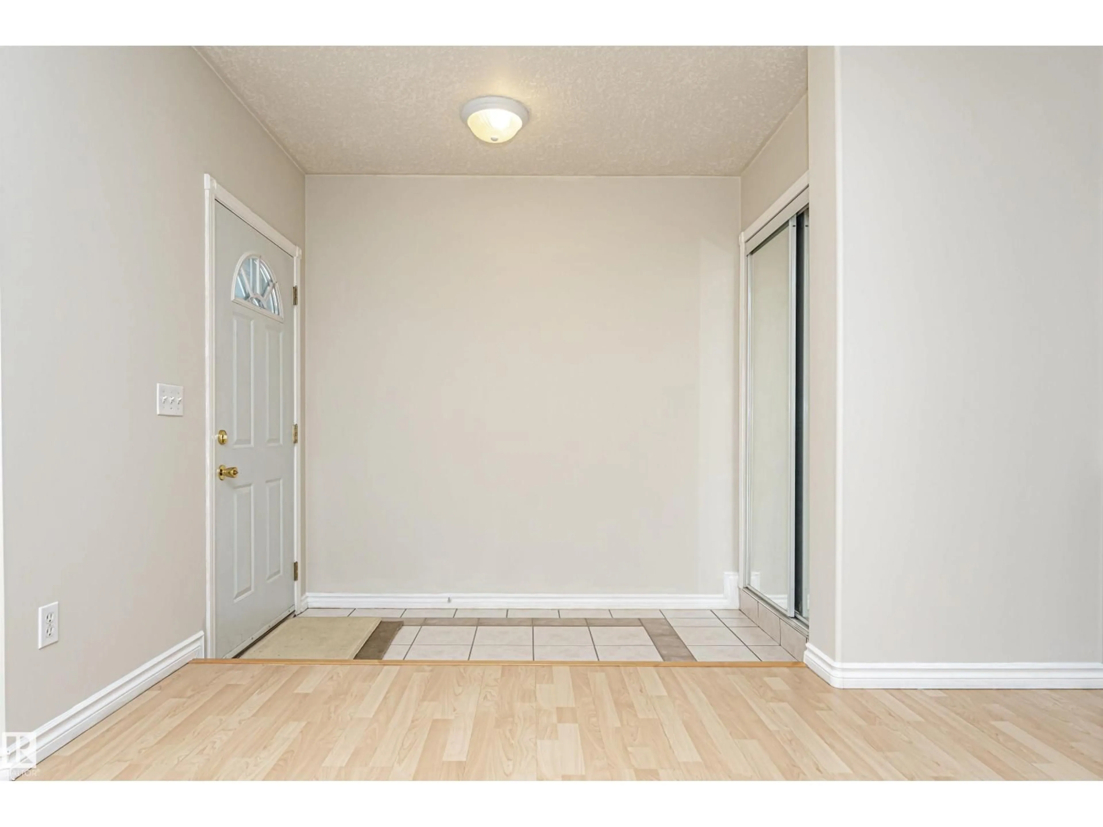 Indoor entryway for 12241 93 ST, Edmonton Alberta T5G1G2