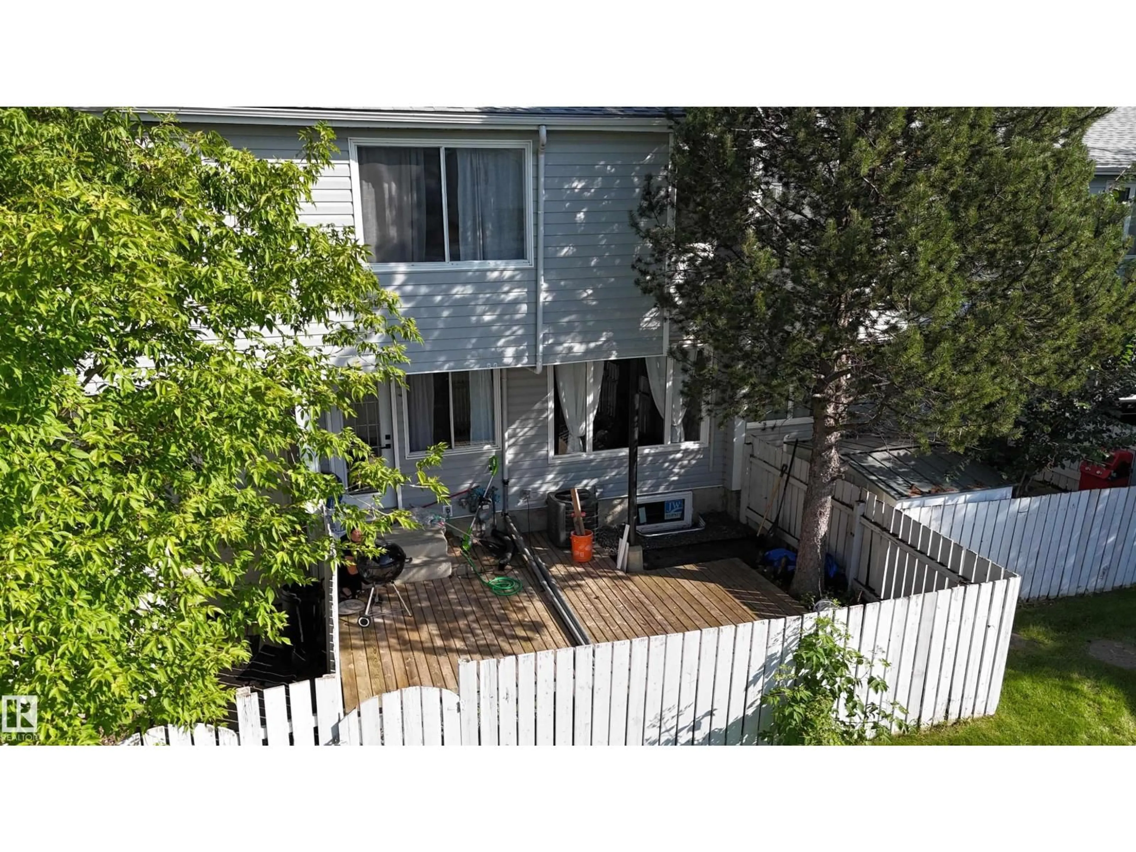 A pic from outside/outdoor area/front of a property/back of a property/a pic from drone, street for 71 AMBERLY CT, Edmonton Alberta T5A2H9