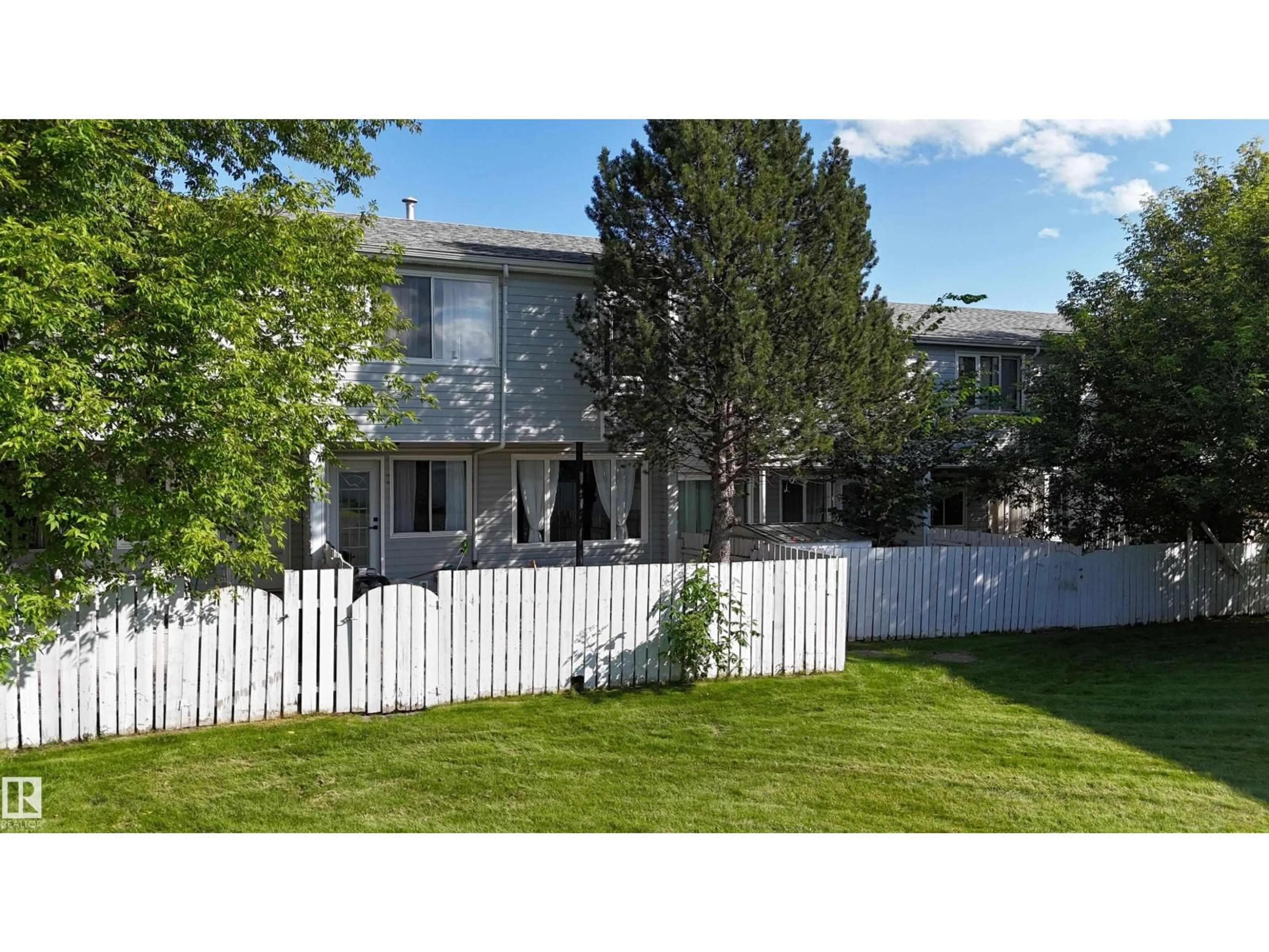 Home with vinyl exterior material, street for 71 AMBERLY CT, Edmonton Alberta T5A2H9