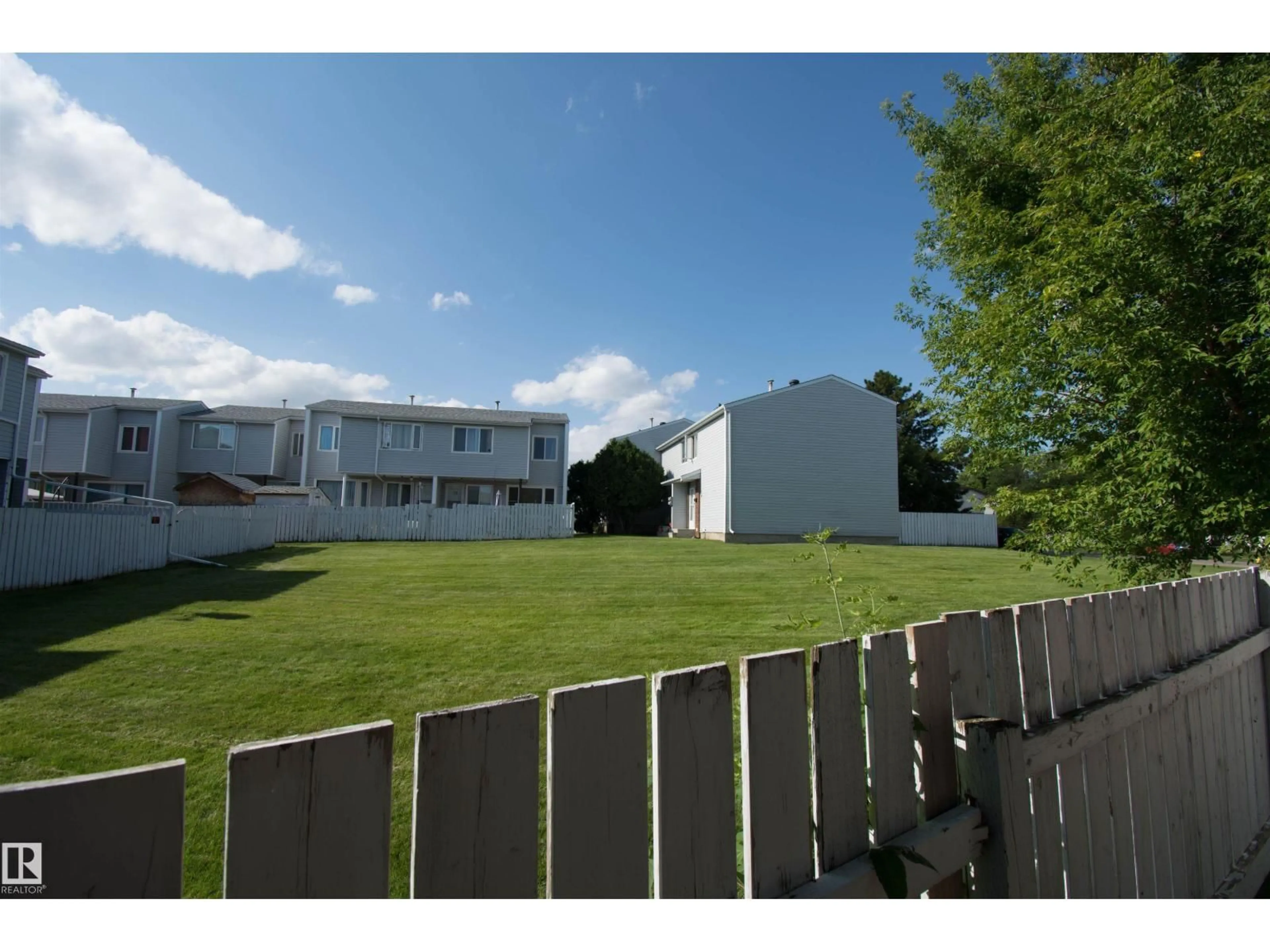 A pic from outside/outdoor area/front of a property/back of a property/a pic from drone, building for 71 AMBERLY CT, Edmonton Alberta T5A2H9
