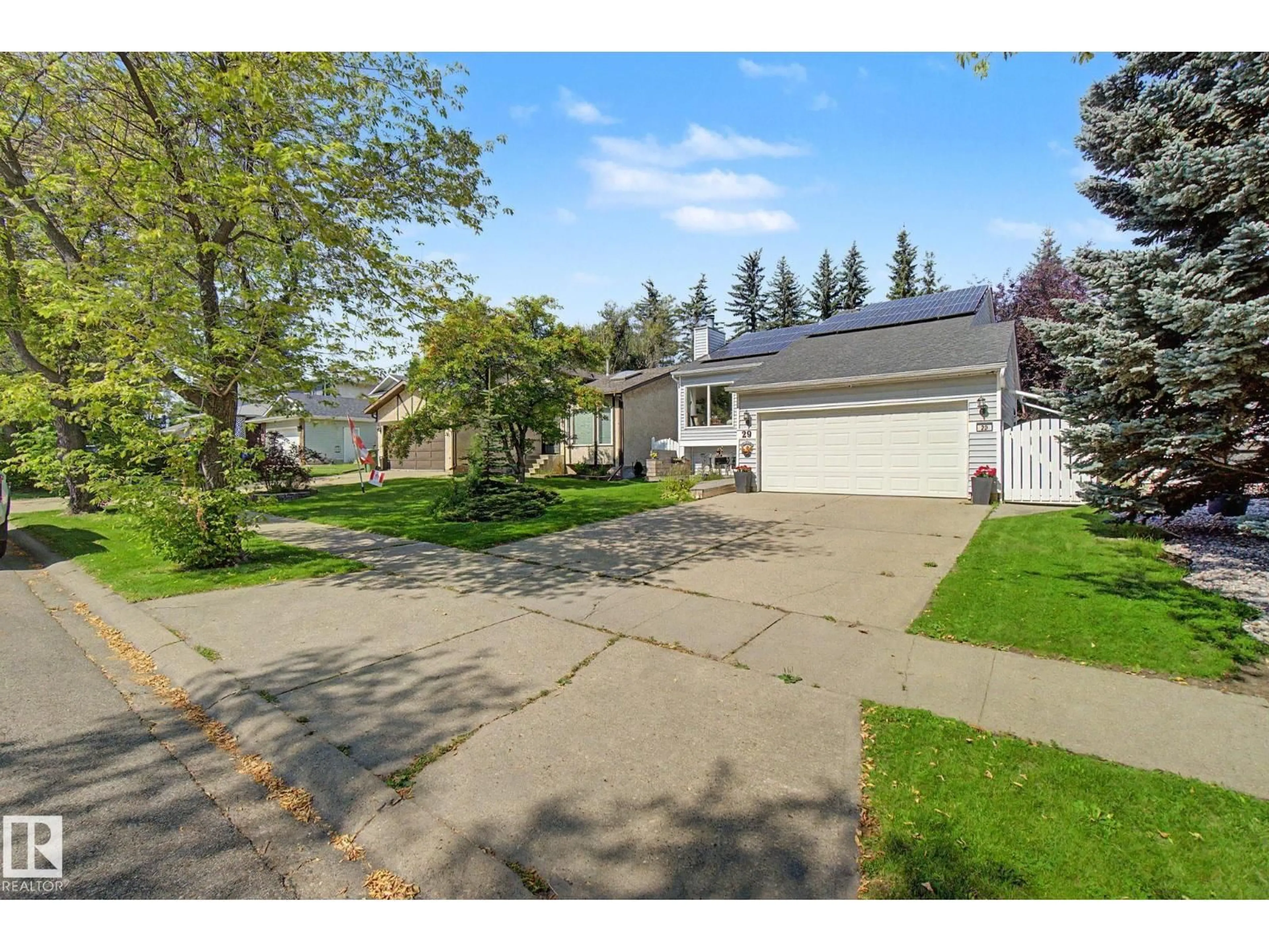 A pic from outside/outdoor area/front of a property/back of a property/a pic from drone, street for 29 LARCH WY, St. Albert Alberta T8N4L2
