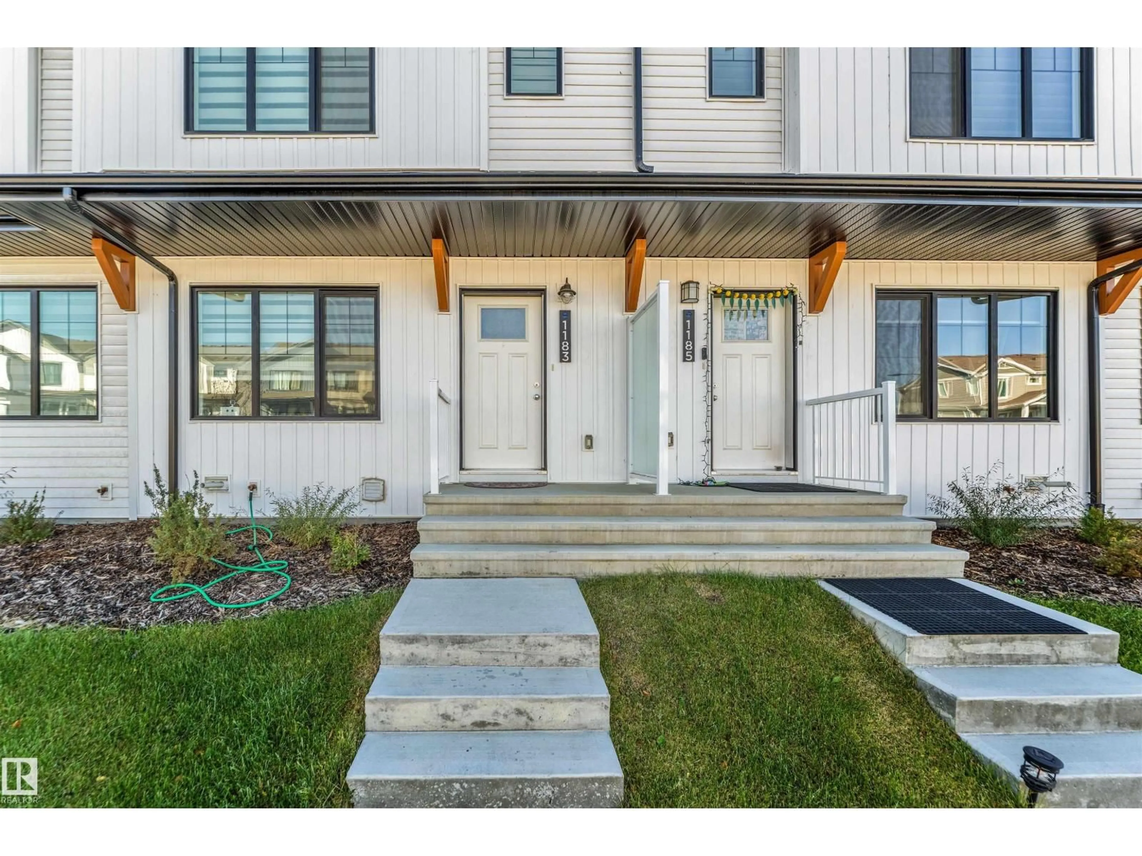 Indoor entryway for 1183 ASTER BV, Edmonton Alberta T6T2S2