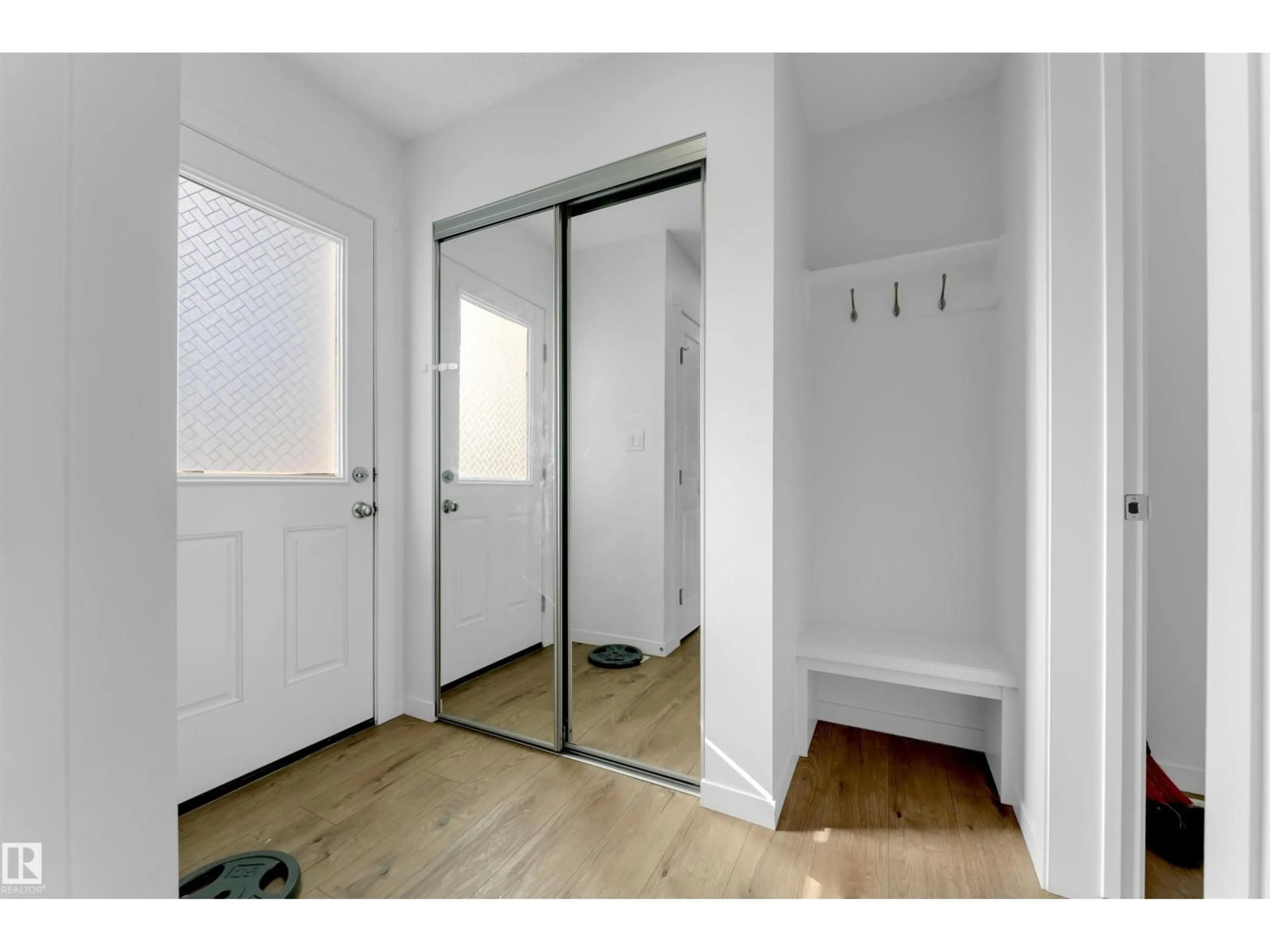 Indoor entryway for 1183 ASTER BV, Edmonton Alberta T6T2S2