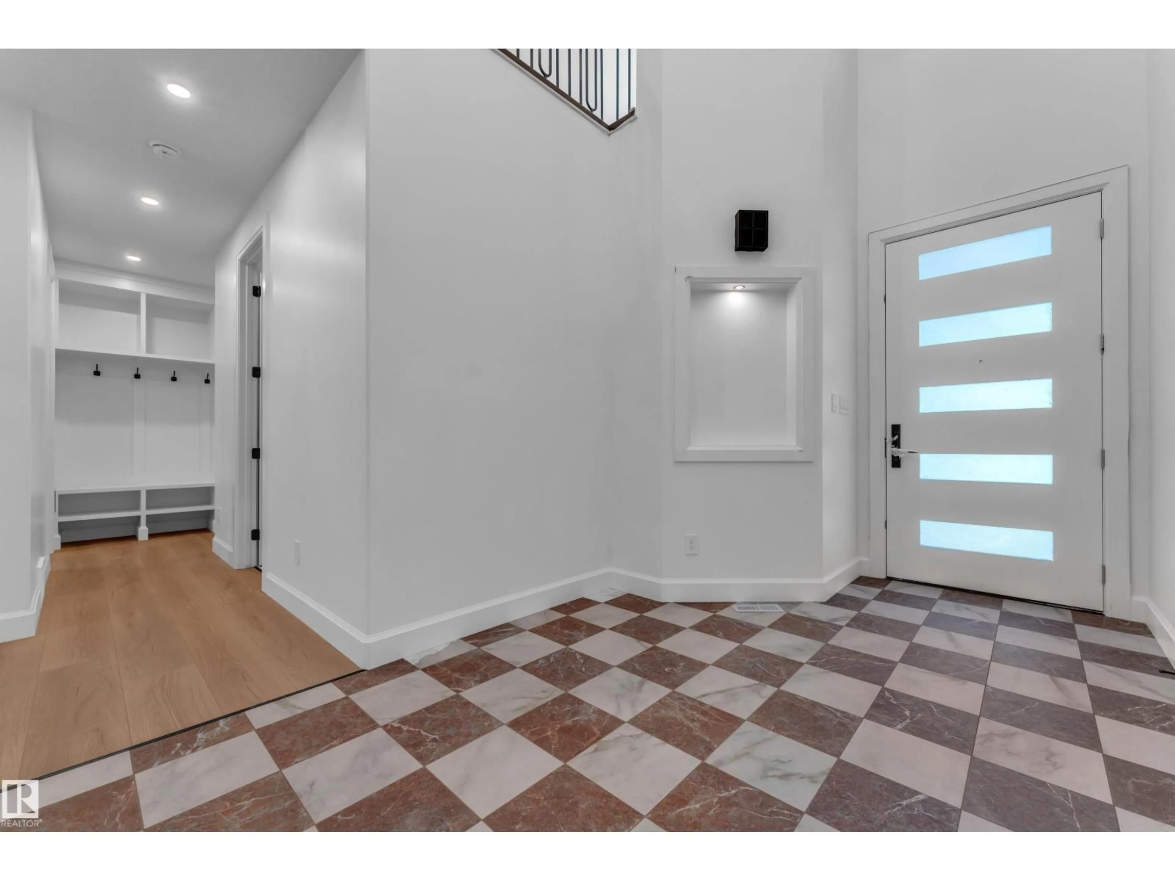 Indoor entryway for 49 MEADOWGROVE LANE, Spruce Grove Alberta T7X0W2