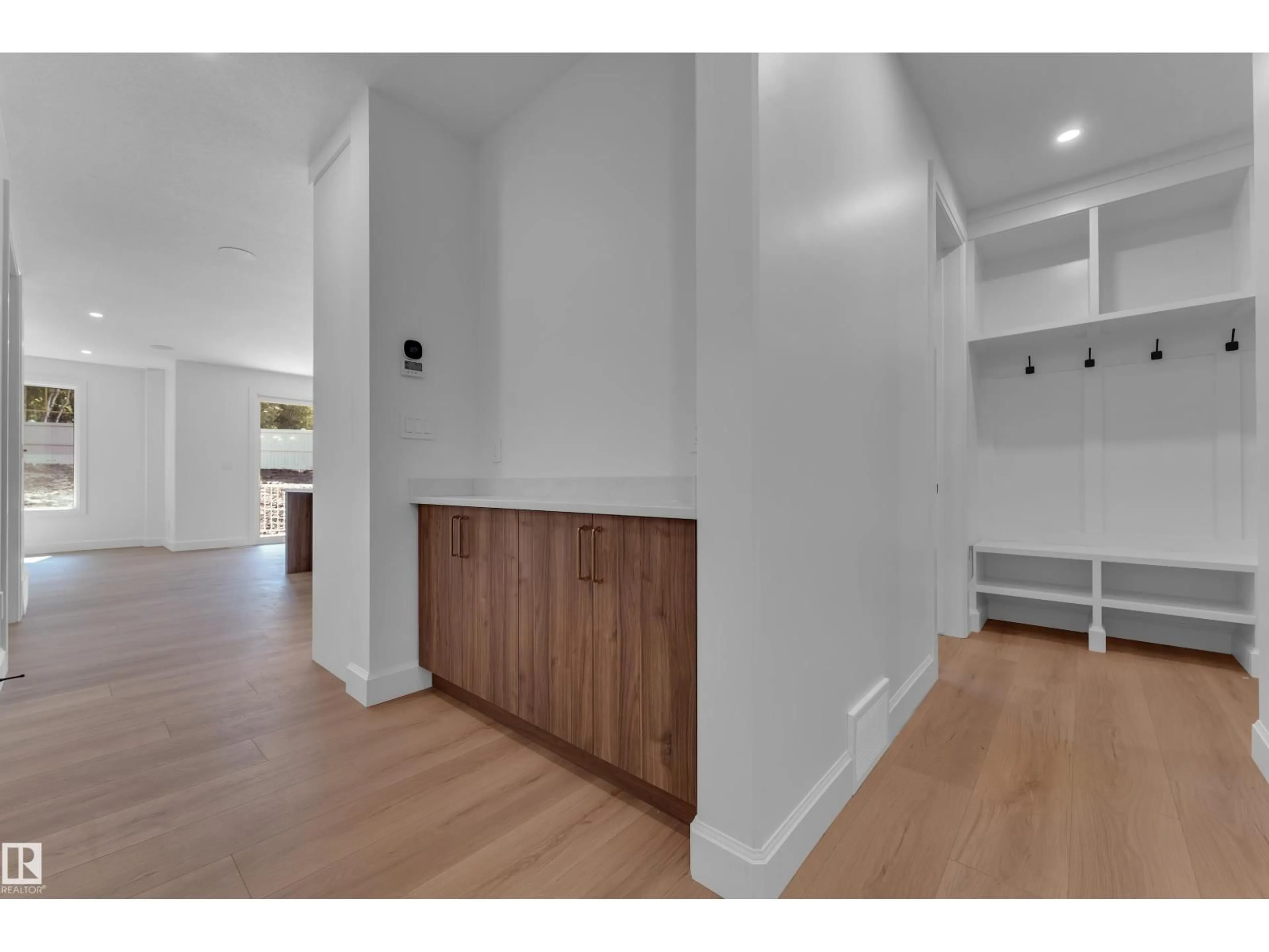 Indoor entryway for 49 MEADOWGROVE LANE, Spruce Grove Alberta T7X0W2