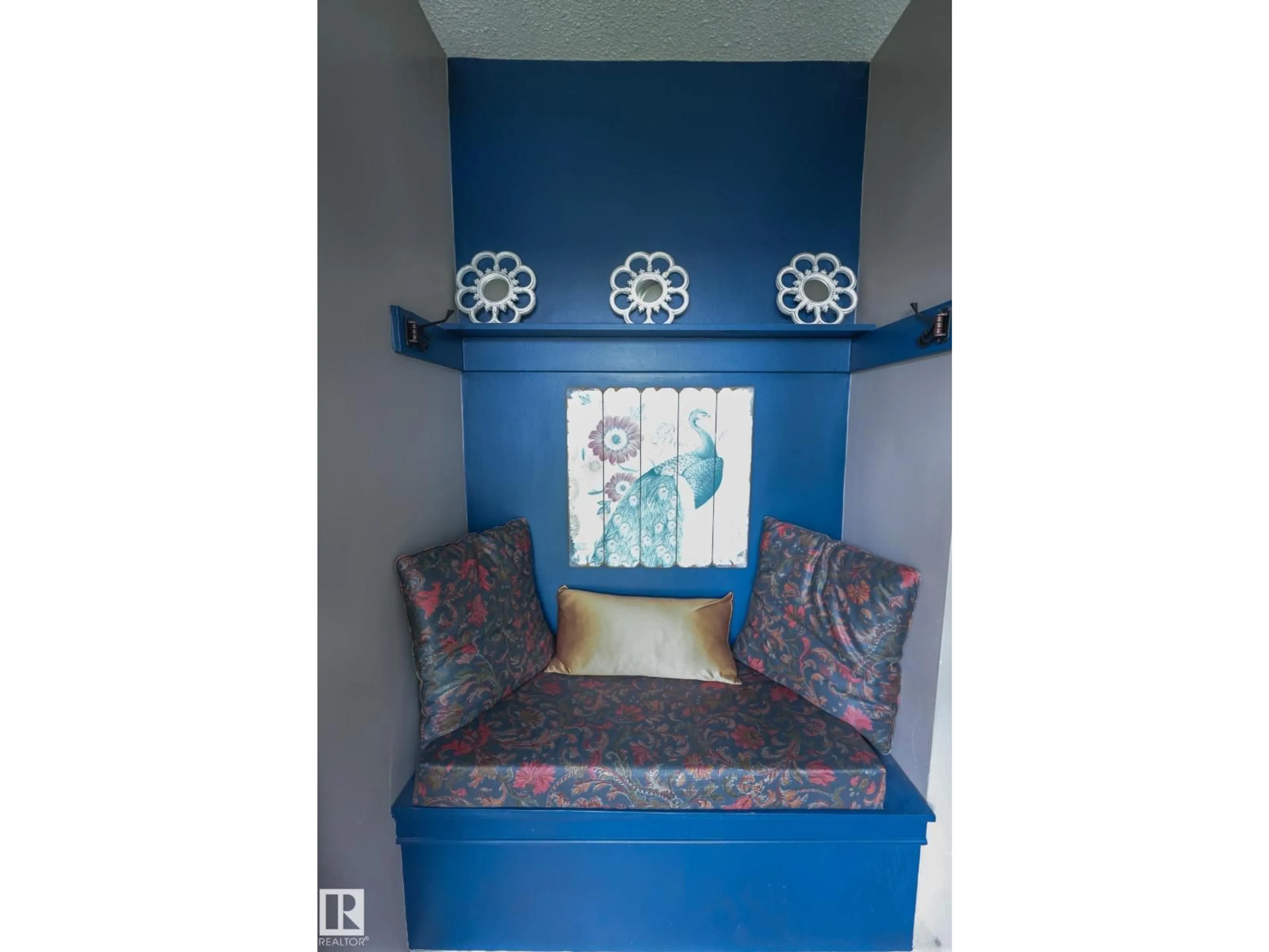 Indoor entryway for 11739 129 ST, Edmonton Alberta T5M0Y8