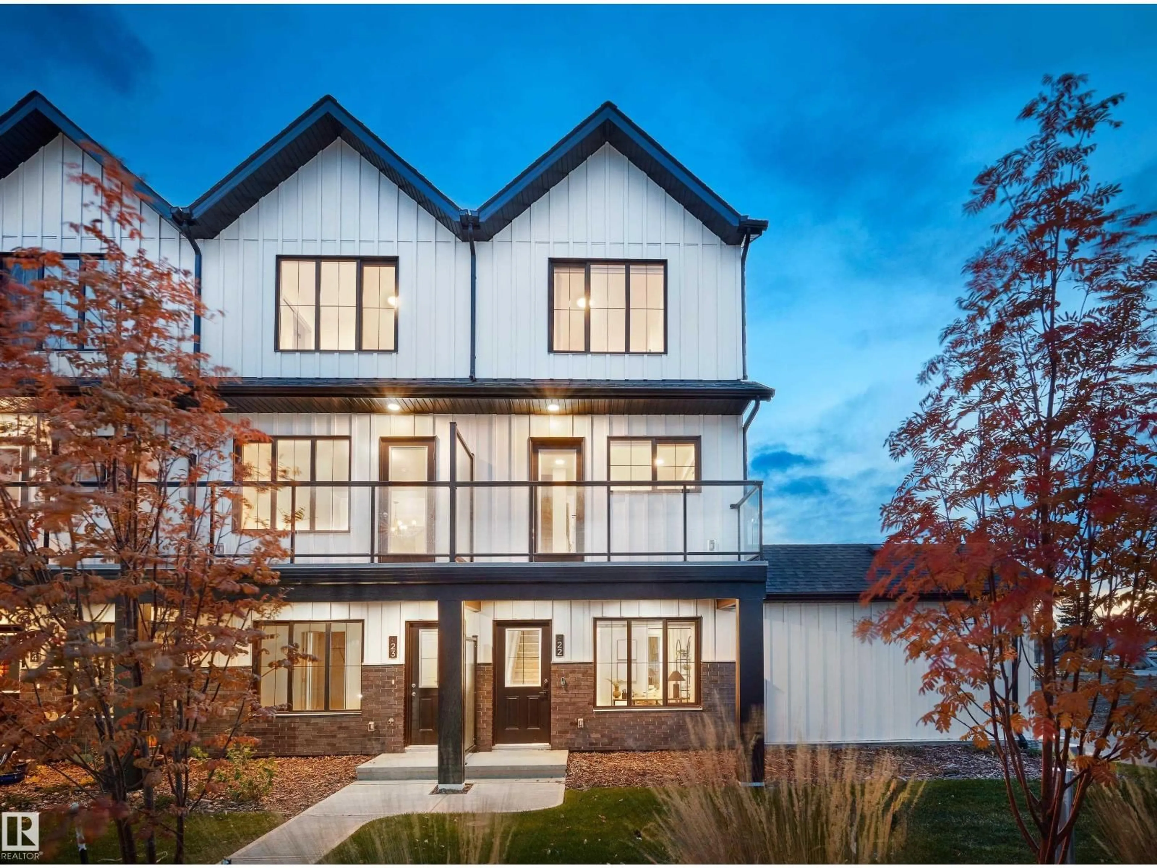 Home with vinyl exterior material, street for 2024 GLASTONBURY BV, Edmonton Alberta T5T7Z3