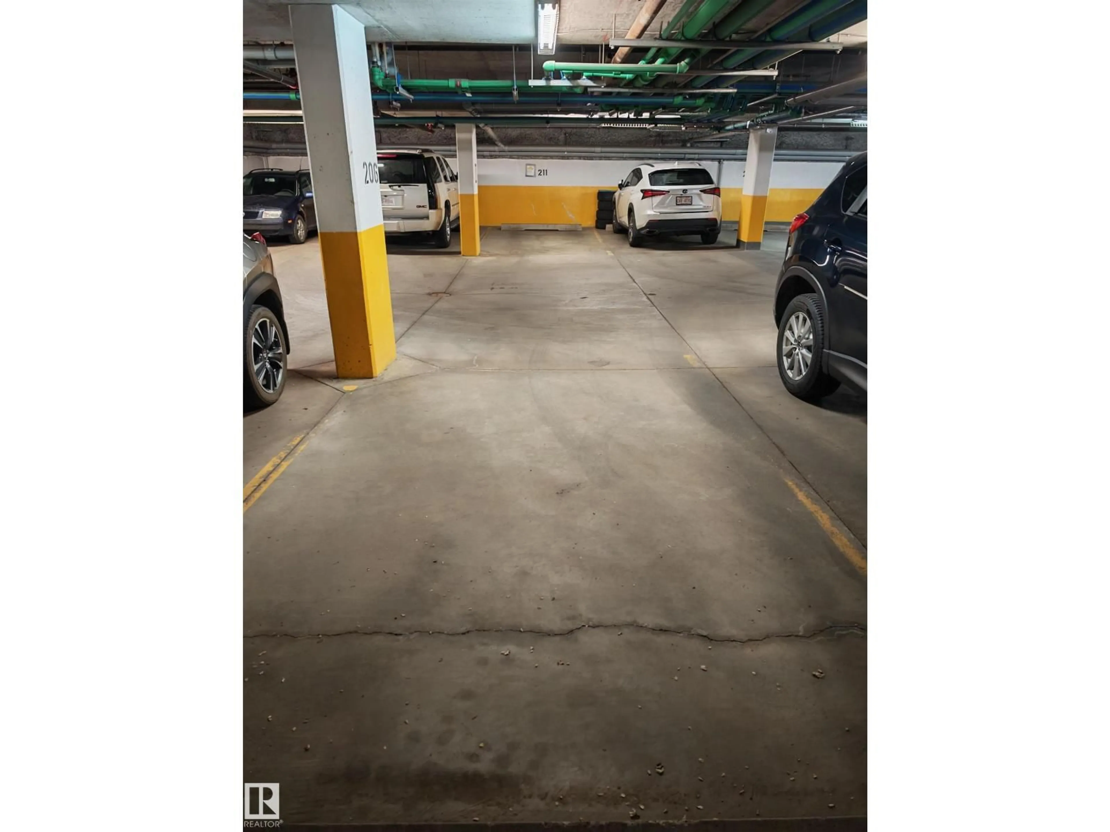 Parking for 10333 112 ST NW, Edmonton Alberta T5K0B4