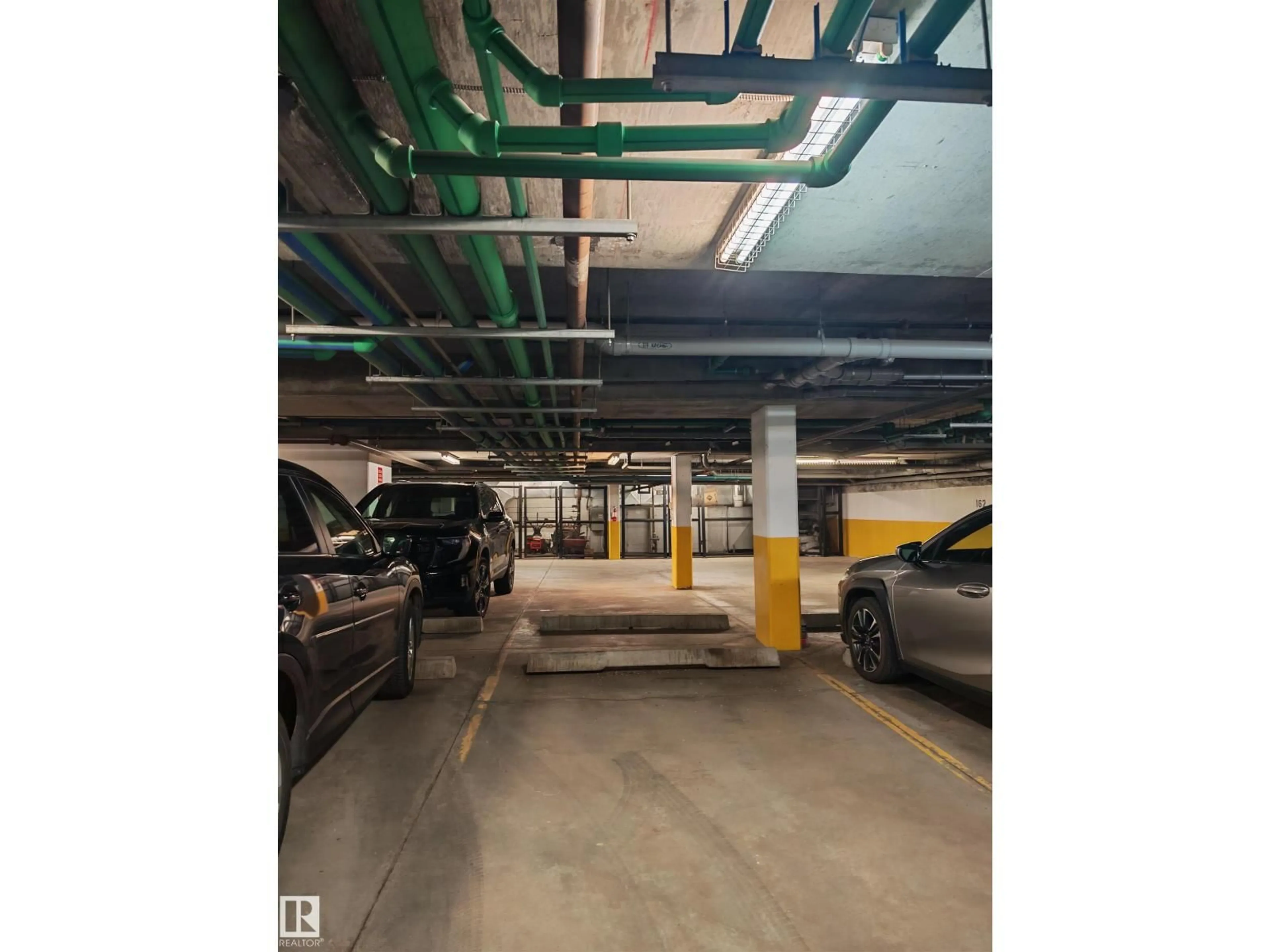 Parking for 10333 112 ST NW, Edmonton Alberta T5K0B4