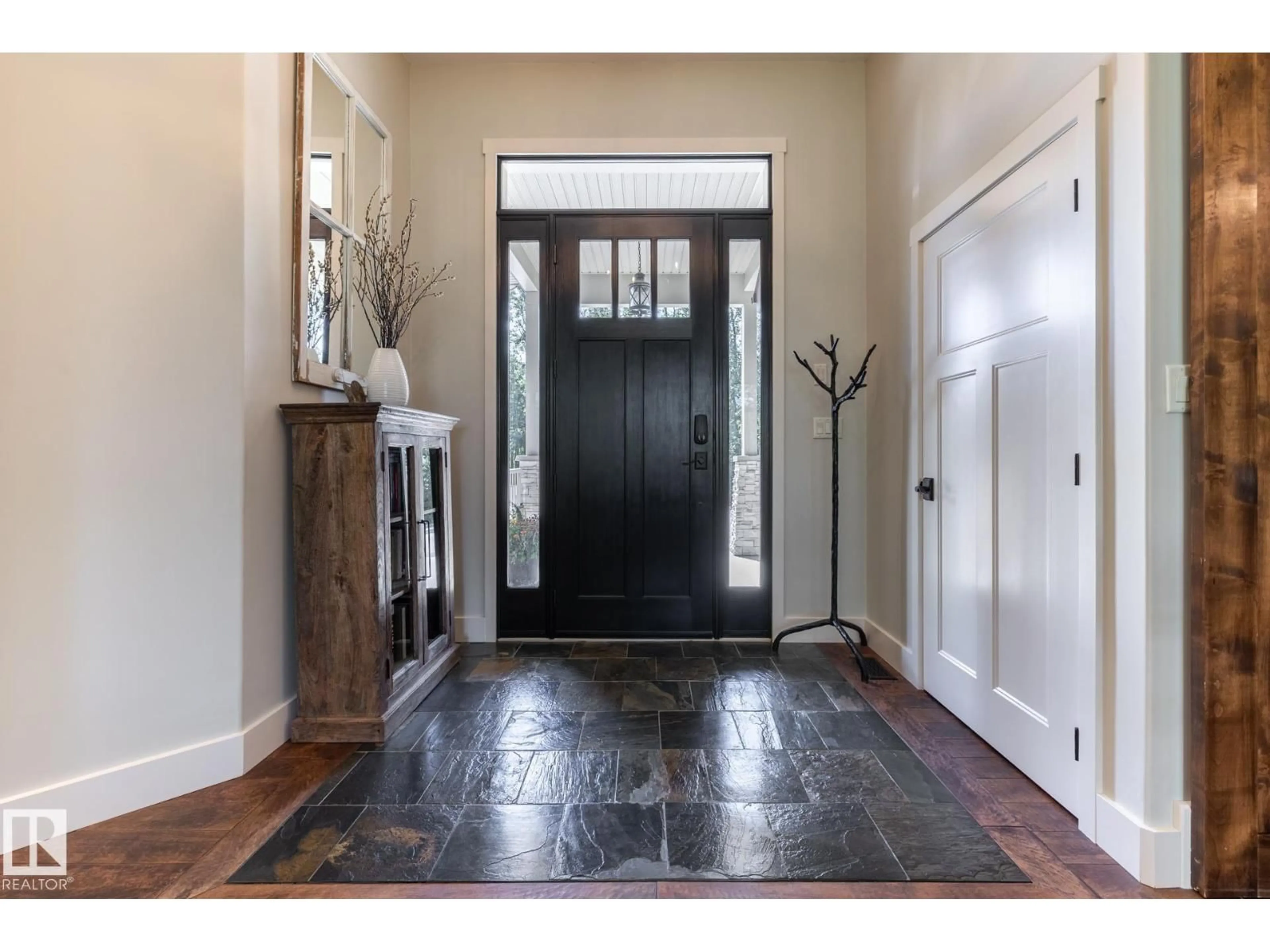 Indoor entryway for 120 50535 RGE RD 233, Rural Leduc County Alberta T4X0L4