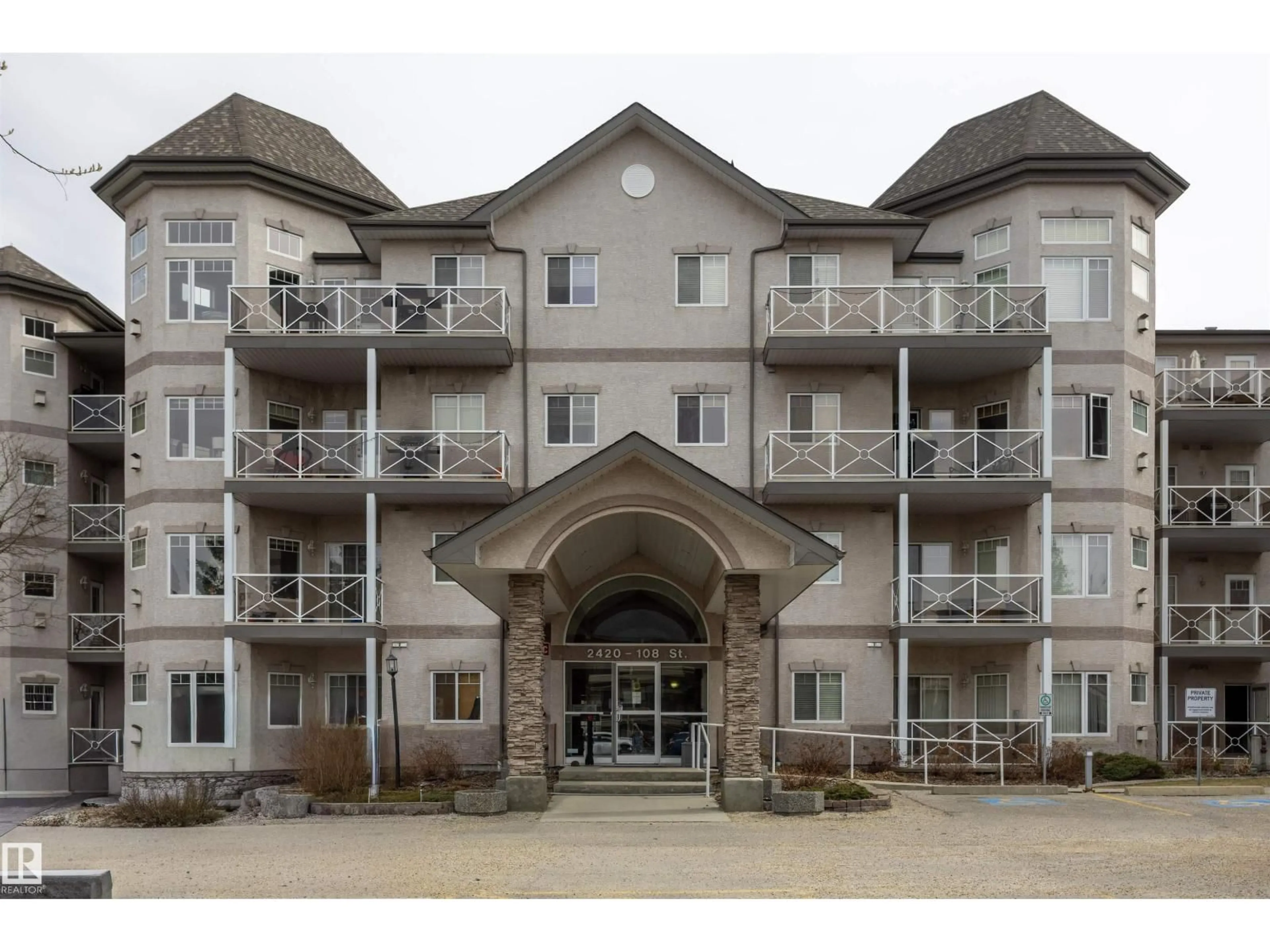 Indoor foyer for #204 - 2420 108 ST NW, Edmonton Alberta T6J7J3