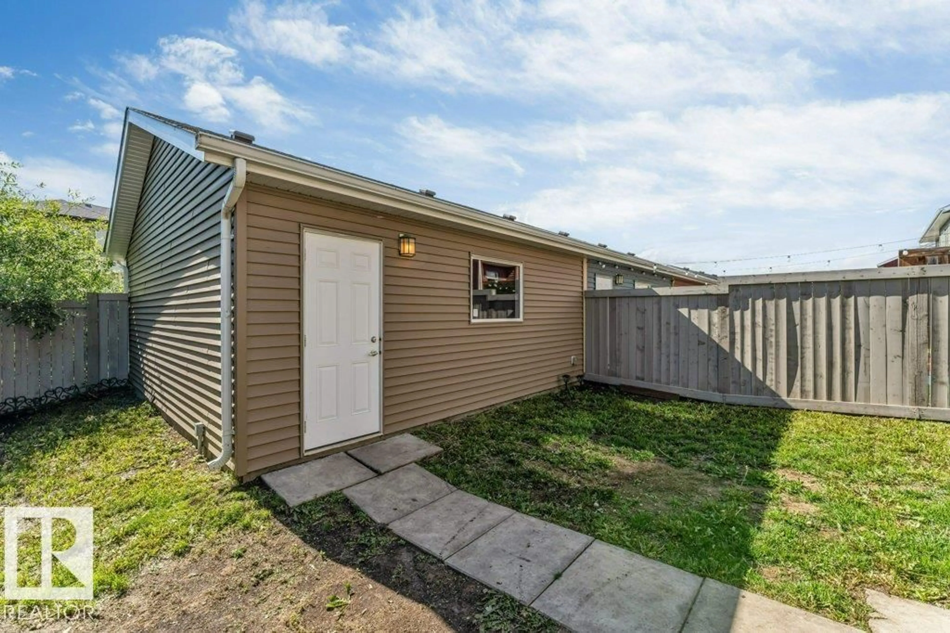 Shed for 2122 24 ST, Edmonton Alberta T6T0Y4