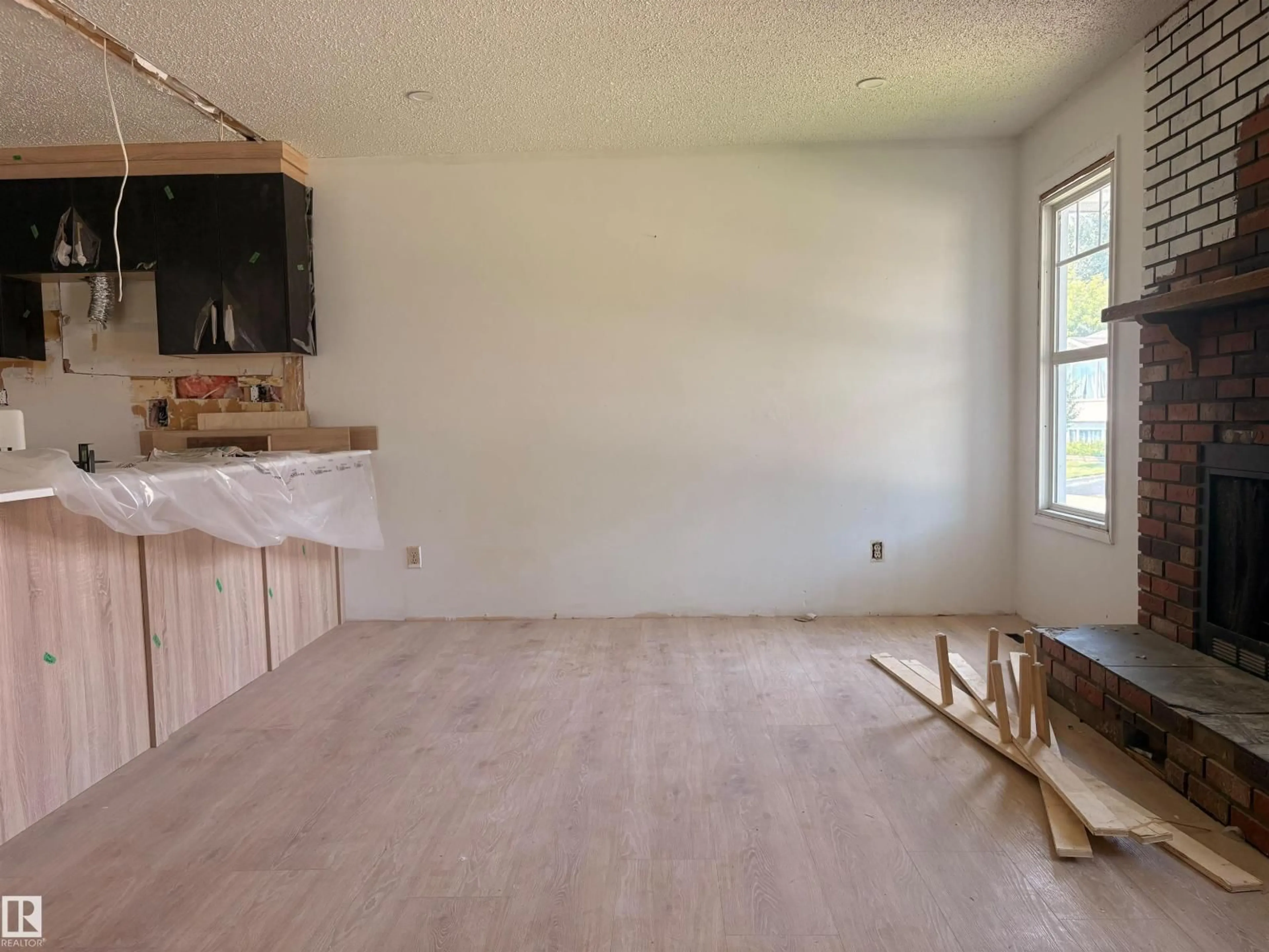 A pic of a room for 18007 73 AV, Edmonton Alberta T5T3K2