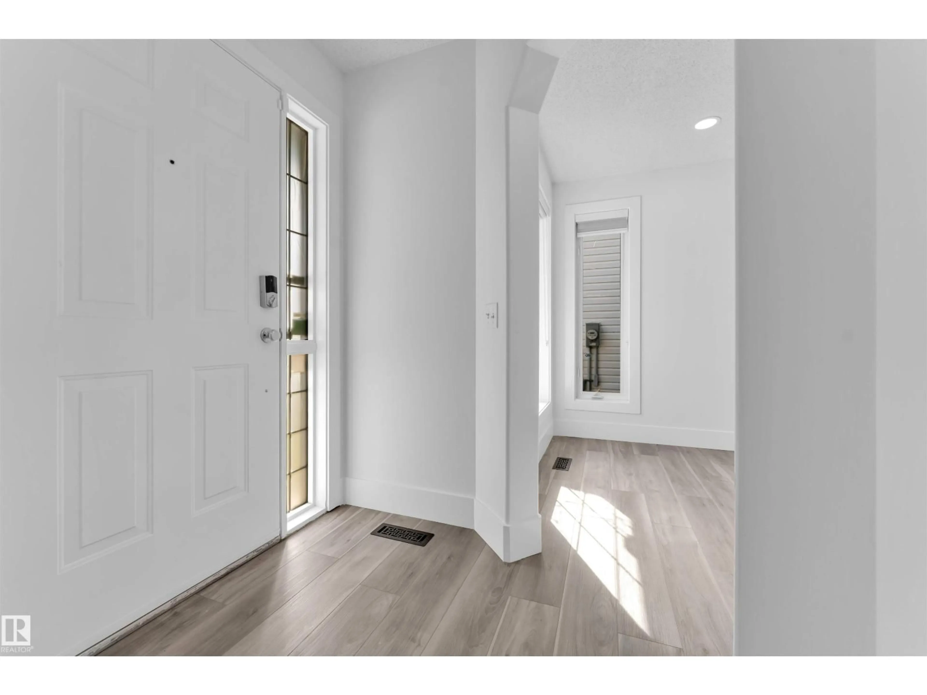 Indoor entryway for 336 WILD ROSE WY, Edmonton Alberta T6T1P3