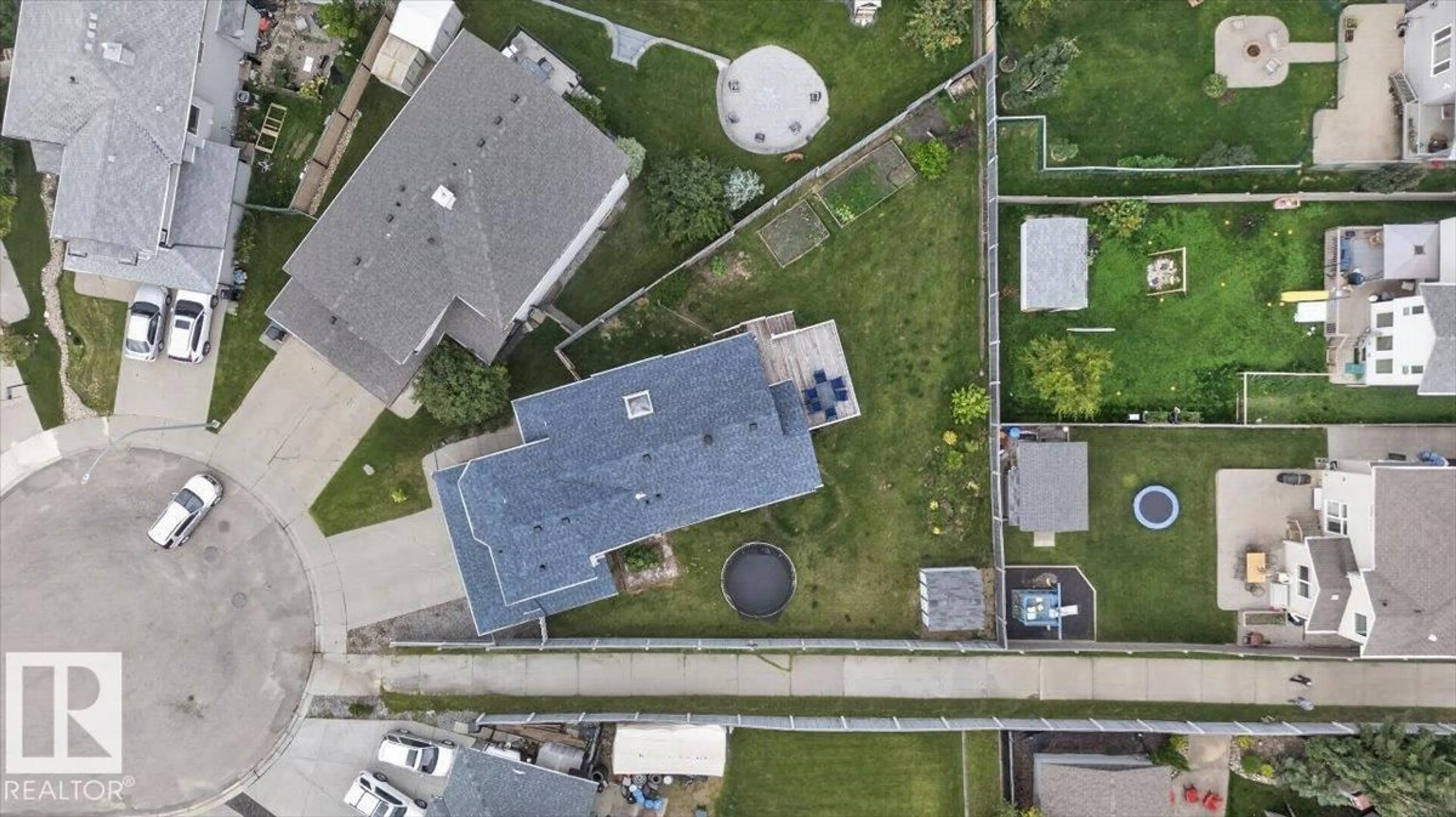 A pic from outside/outdoor area/front of a property/back of a property/a pic from drone, street for 31 HANEY LD, Spruce Grove Alberta T7X0A2