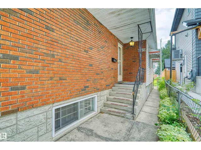 8723 81 AV, Edmonton 2