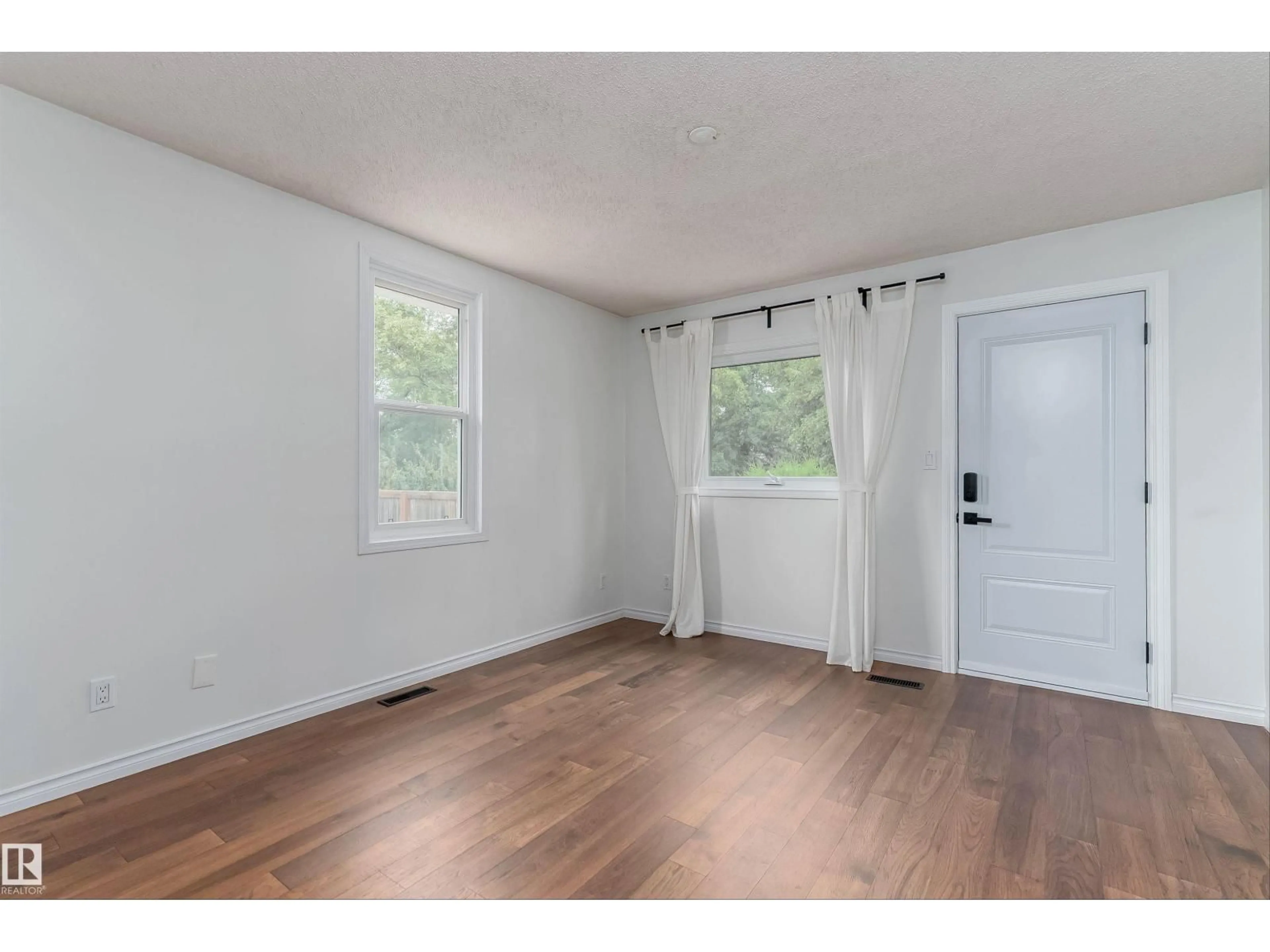 A pic of a room for 10941 150 ST, Edmonton Alberta T5P1R8