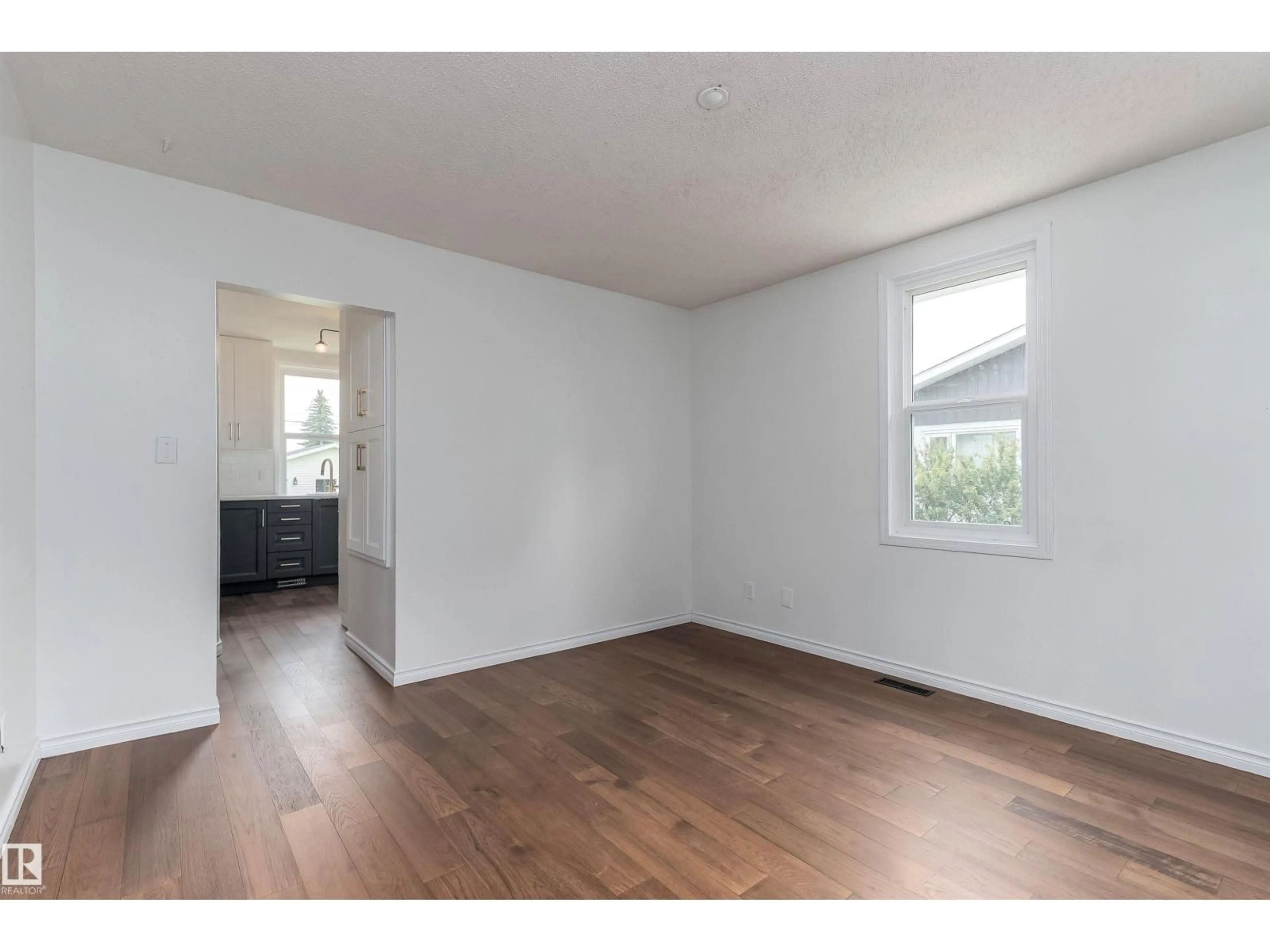 A pic of a room for 10941 150 ST, Edmonton Alberta T5P1R8