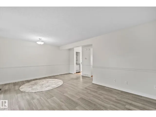 18337 66 AV, Edmonton 5