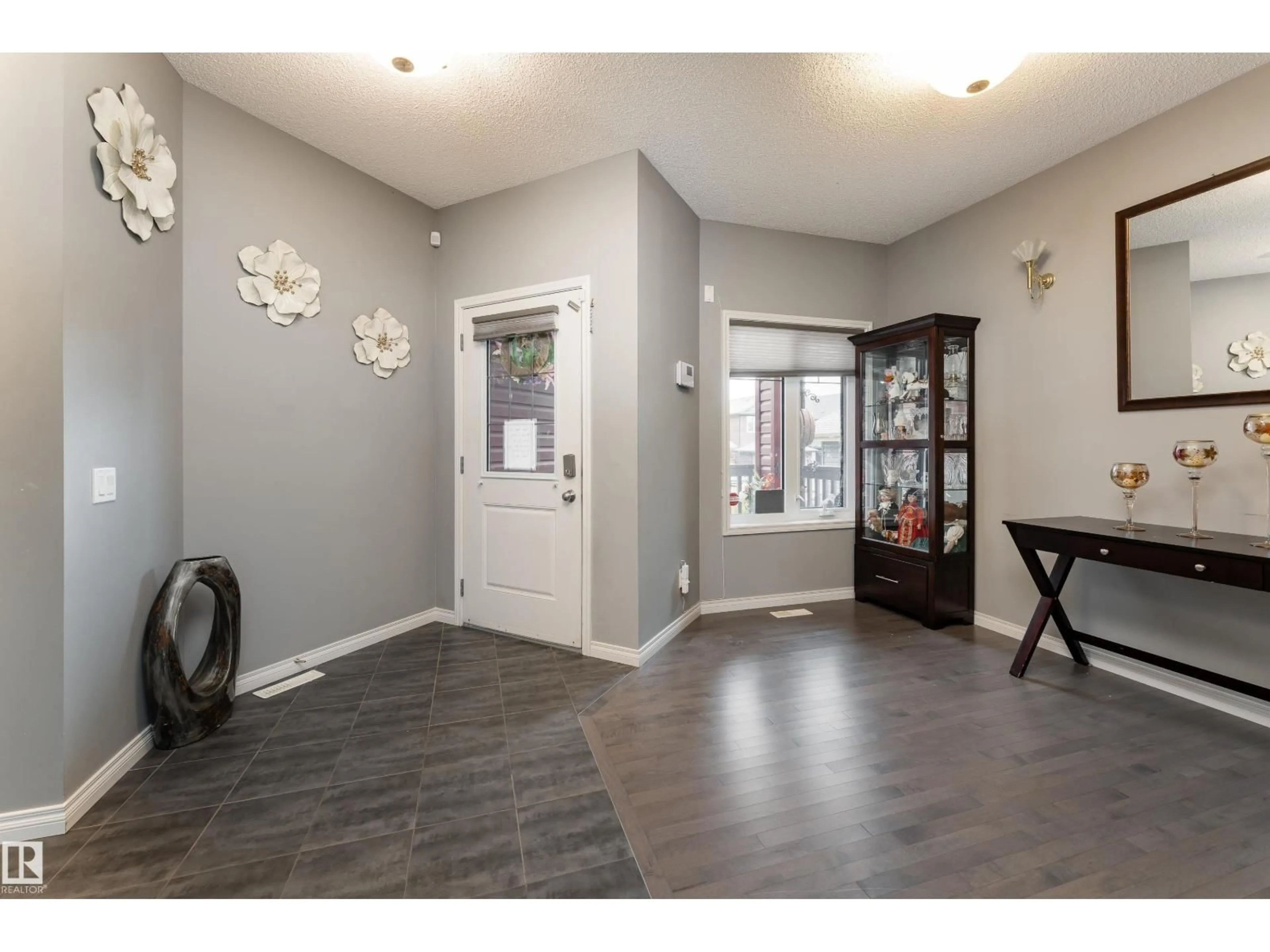 Indoor entryway for 2055 REDTAIL CM, Edmonton Alberta T5S0H3