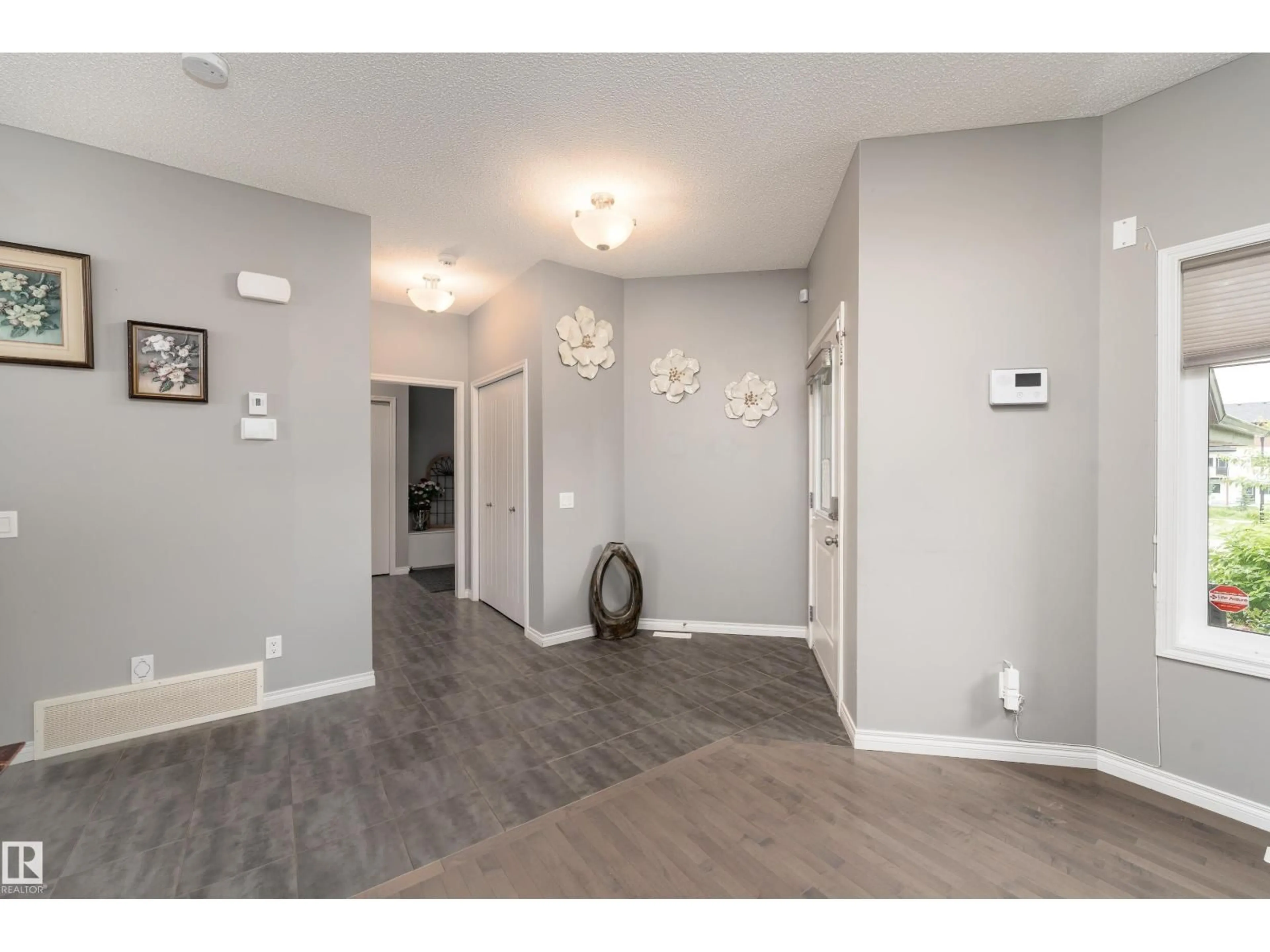 Indoor entryway for 2055 REDTAIL CM, Edmonton Alberta T5S0H3