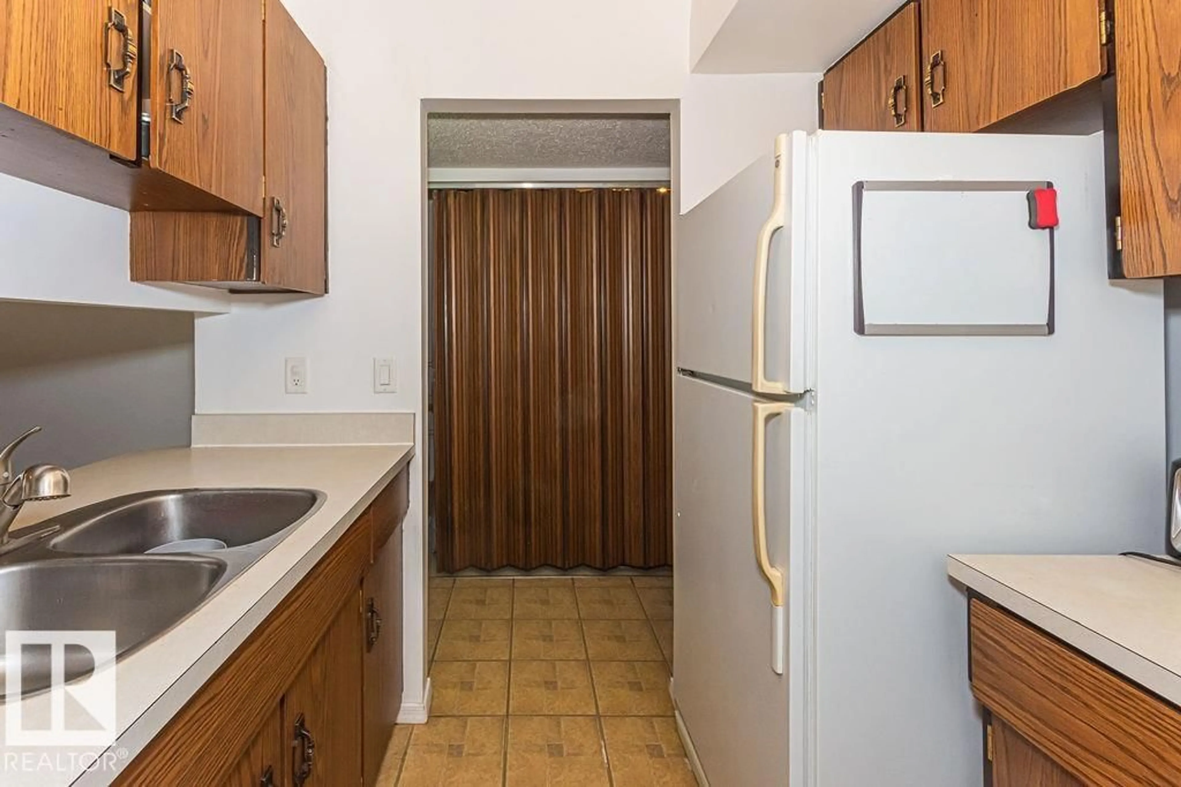 Standard kitchen, unknown for NW - 61 LANCASTER TC, Edmonton Alberta T5X5S4