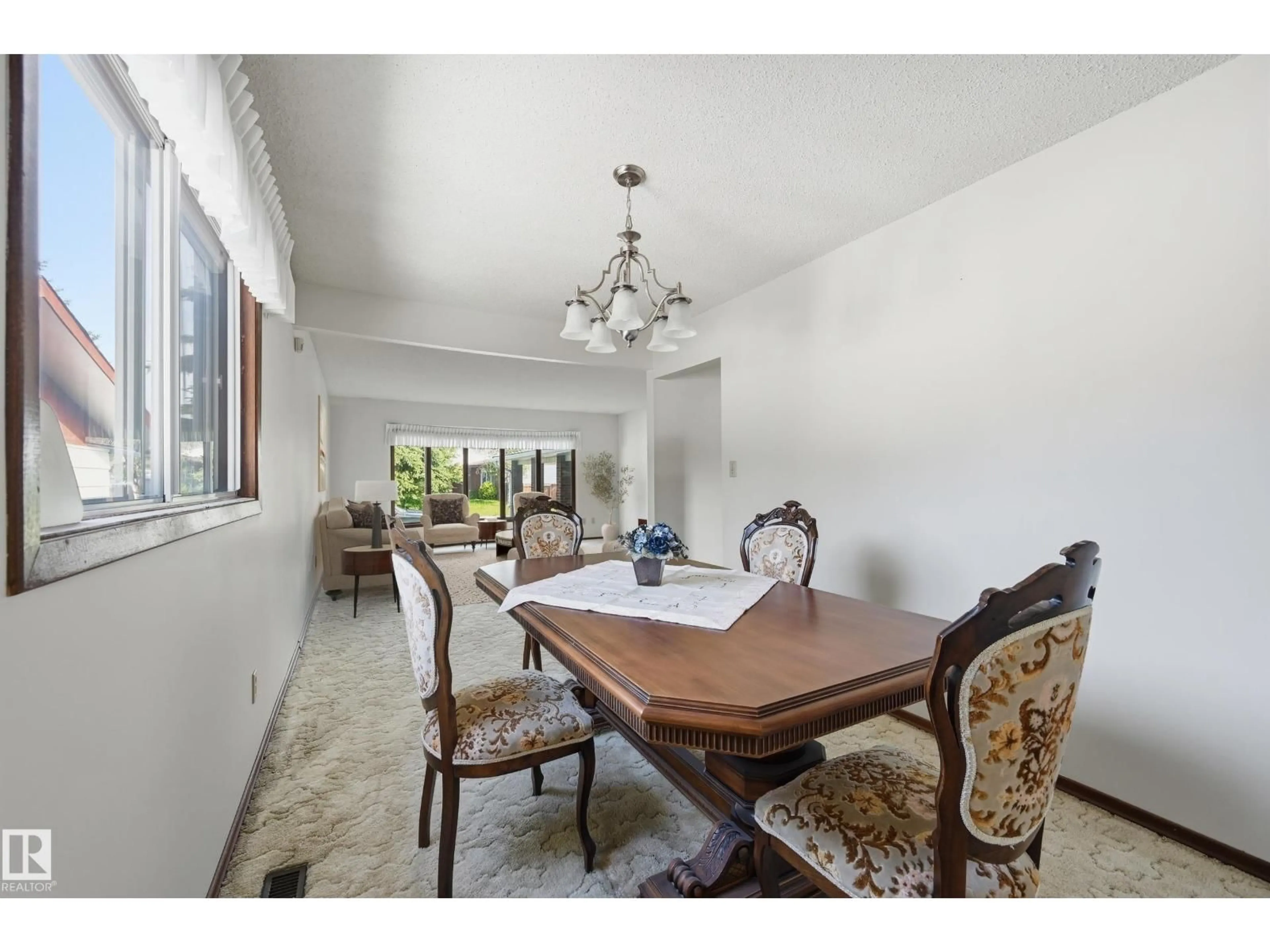 Dining room, unknown for 8119 24 AV, Edmonton Alberta T6K2W2