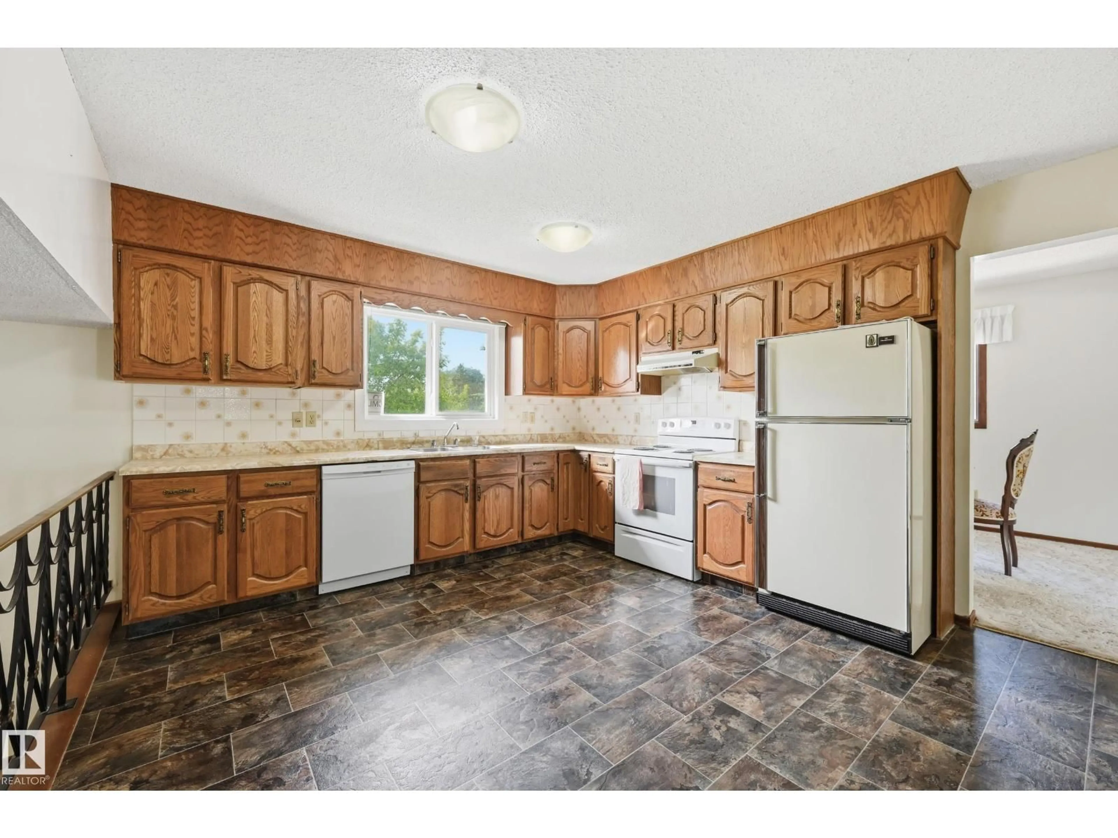 Standard kitchen, unknown for 8119 24 AV, Edmonton Alberta T6K2W2