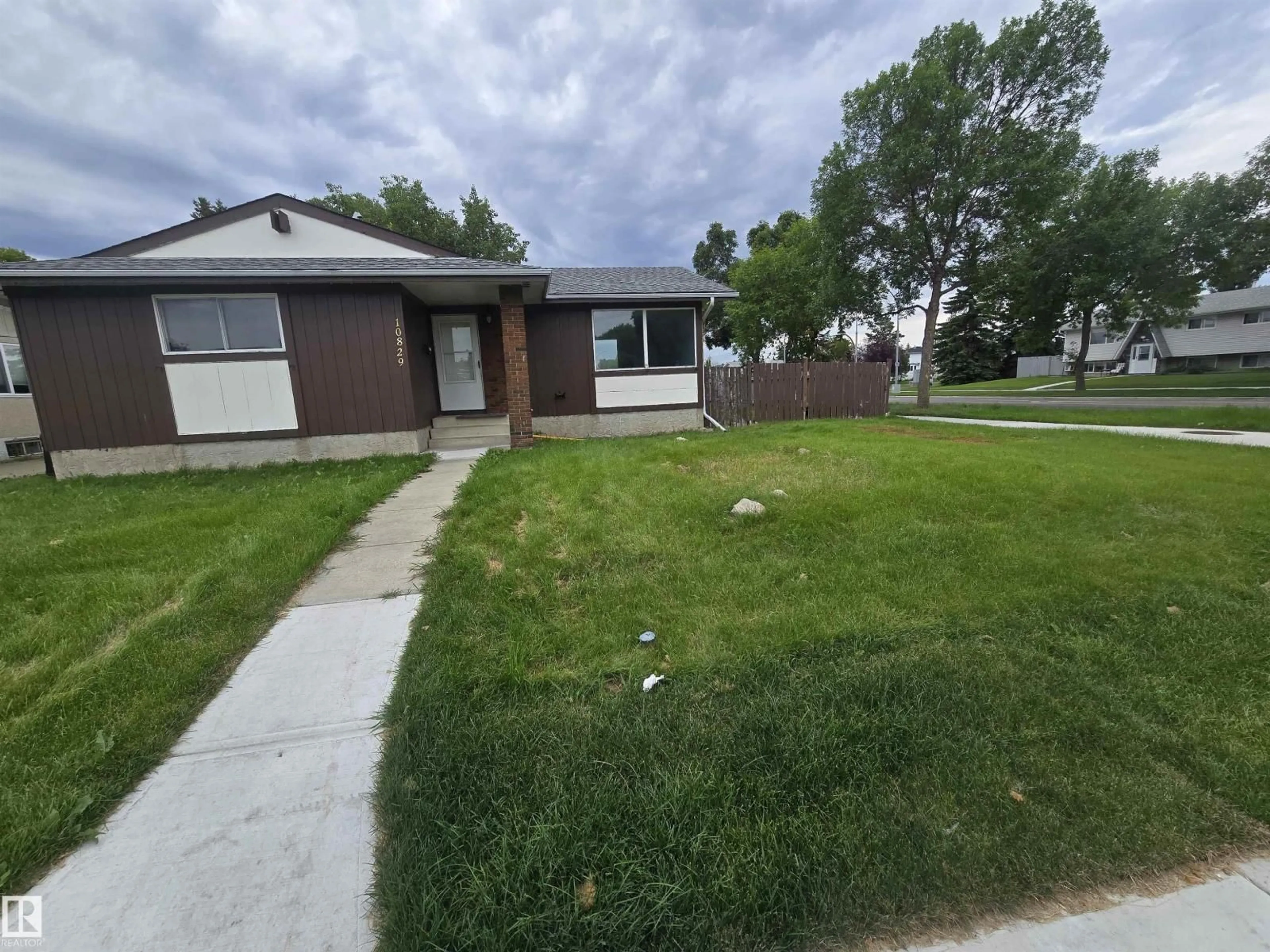 Unknown for 10829 167A AV, Edmonton Alberta T5X2Y9