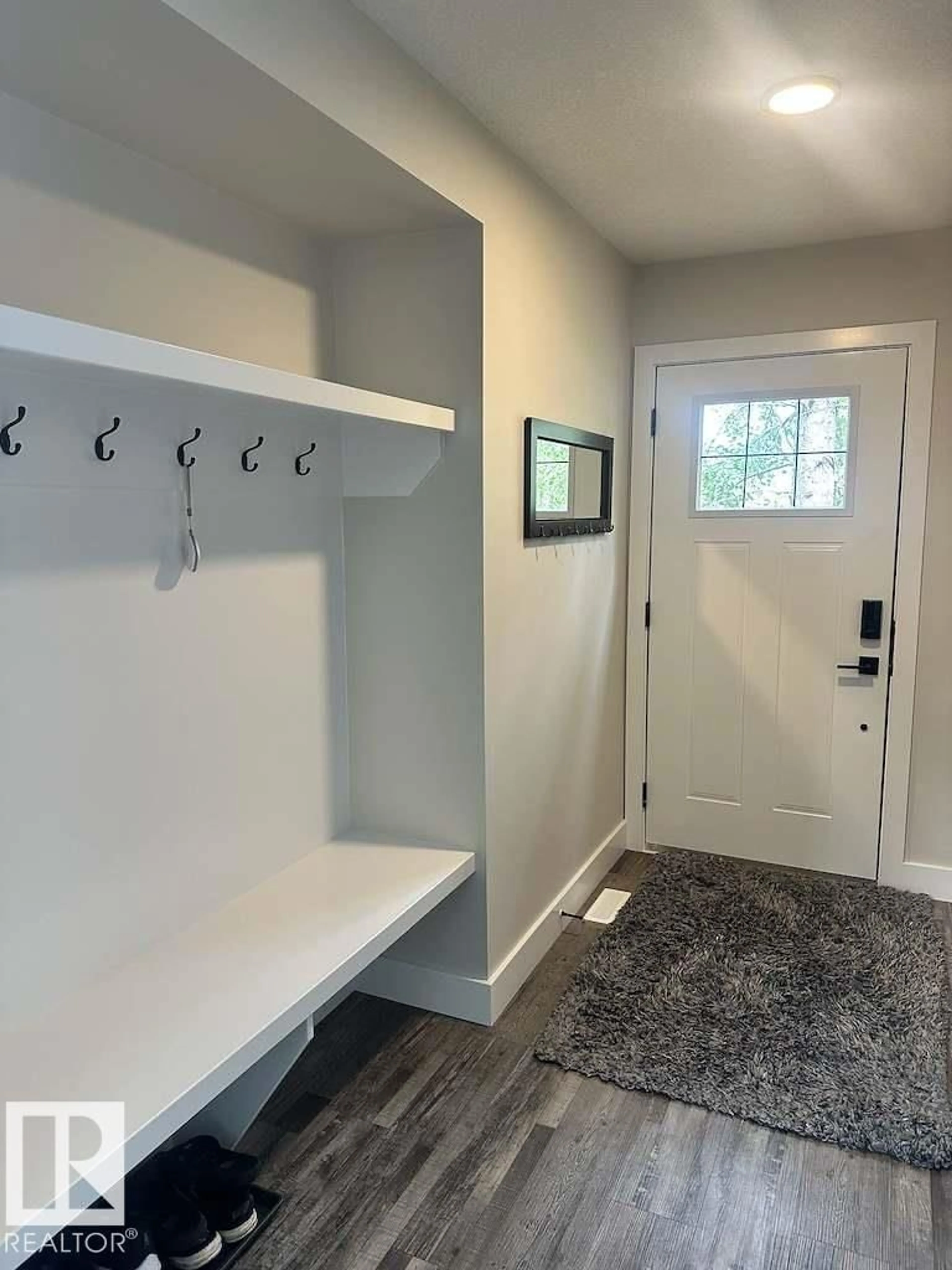 Indoor entryway for 801 8 ST, Rural Lac Ste. Anne County Alberta T0E0A2