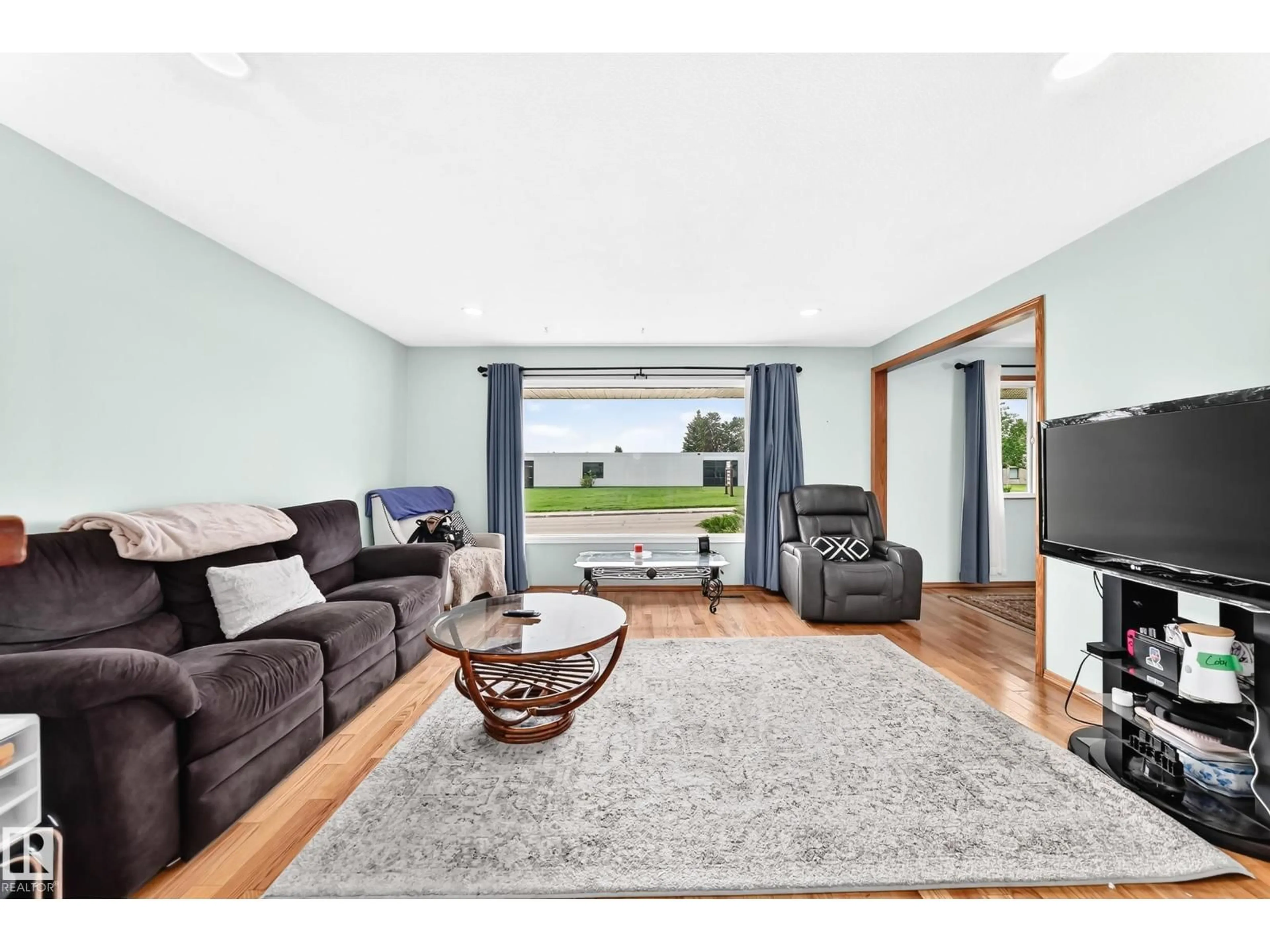 Living room with furniture, wood/laminate floor for 7312 DELWOOD RD, Edmonton Alberta T5C3A7