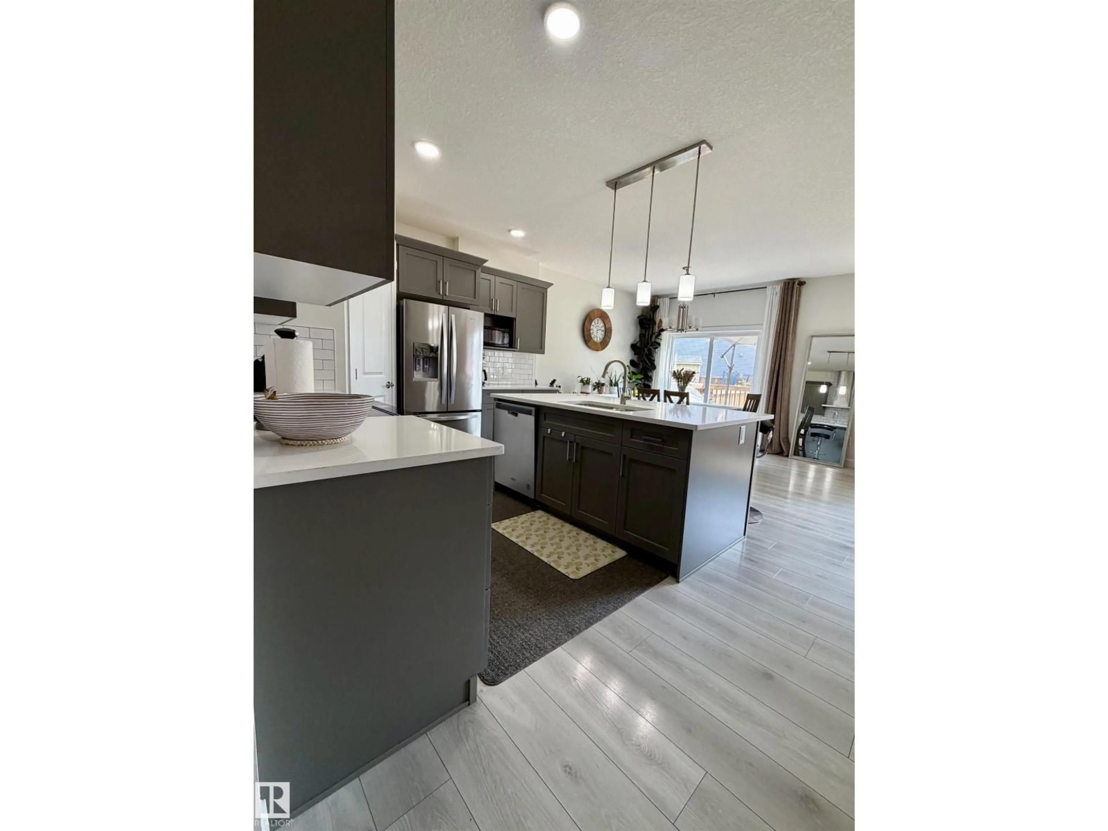Open concept kitchen, unknown for 85 MEADOWLINK CM, Spruce Grove Alberta T7X2X3