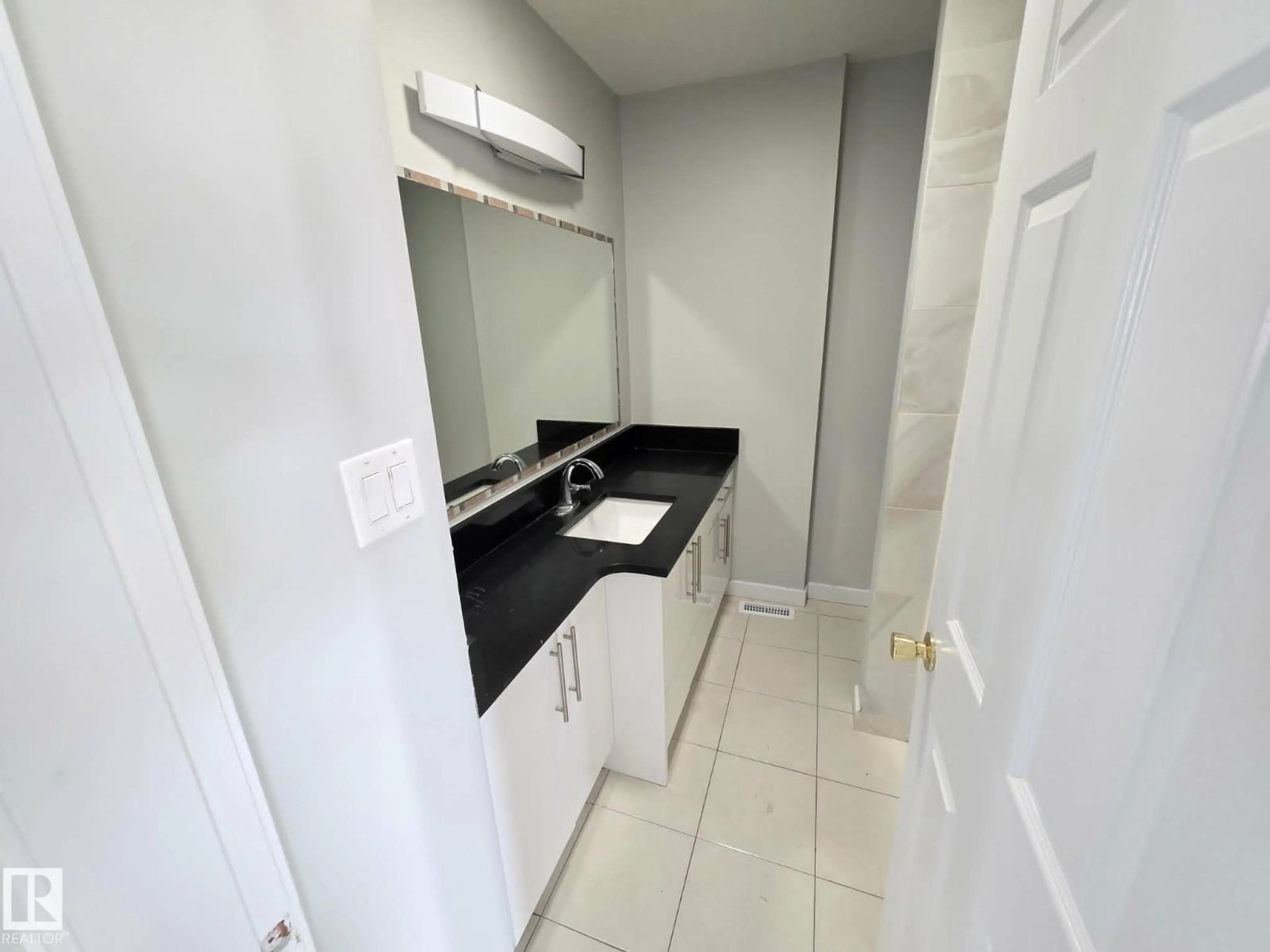 A pic of a room for 12120 146 AV, Edmonton Alberta T5X1V3