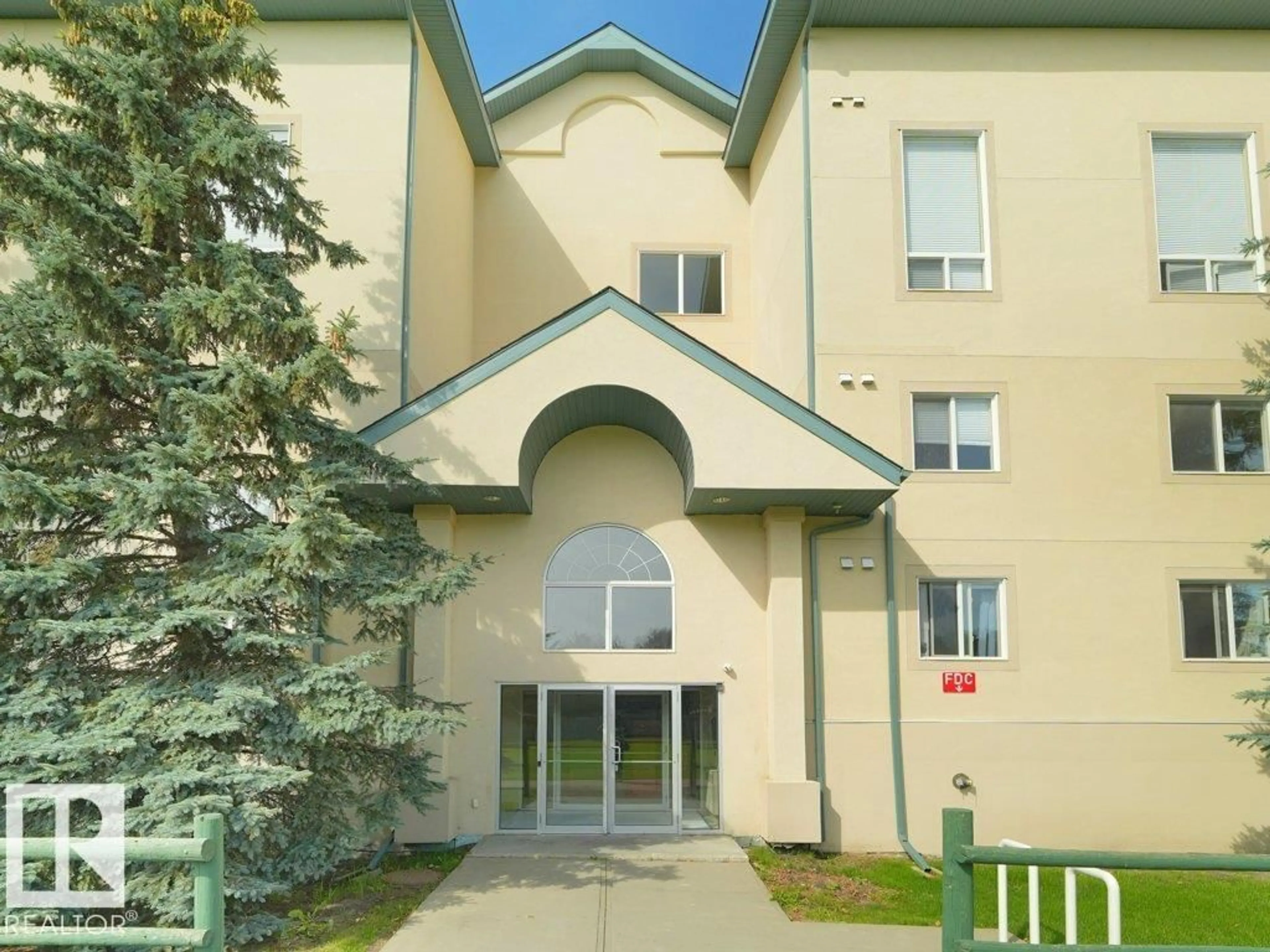 Indoor foyer for 206 LEWIS ESTATES BV, Edmonton Alberta T5T3Y4