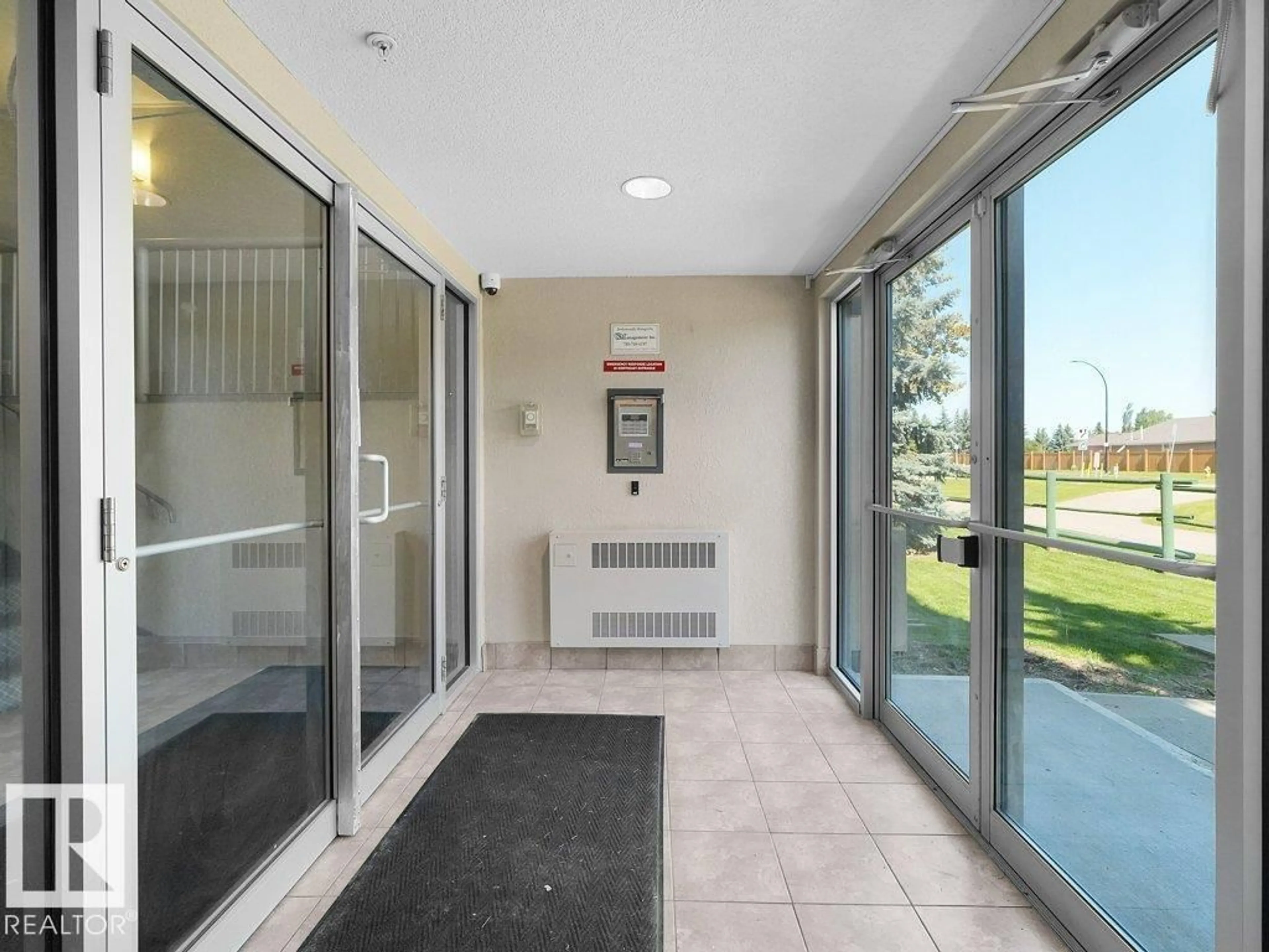 Indoor foyer for 206 LEWIS ESTATES BV, Edmonton Alberta T5T3Y4