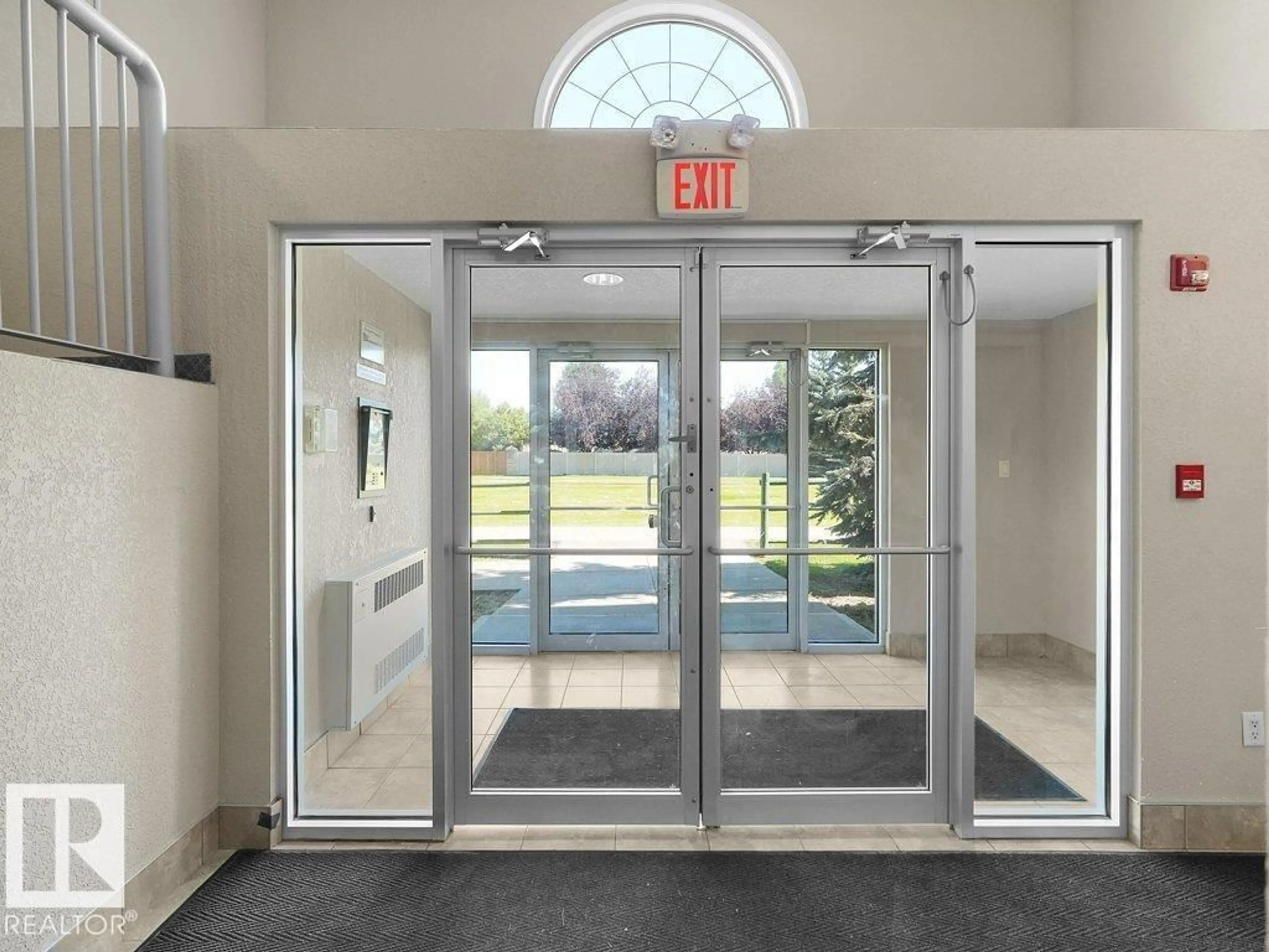 Indoor foyer for 206 LEWIS ESTATES BV, Edmonton Alberta T5T3Y4