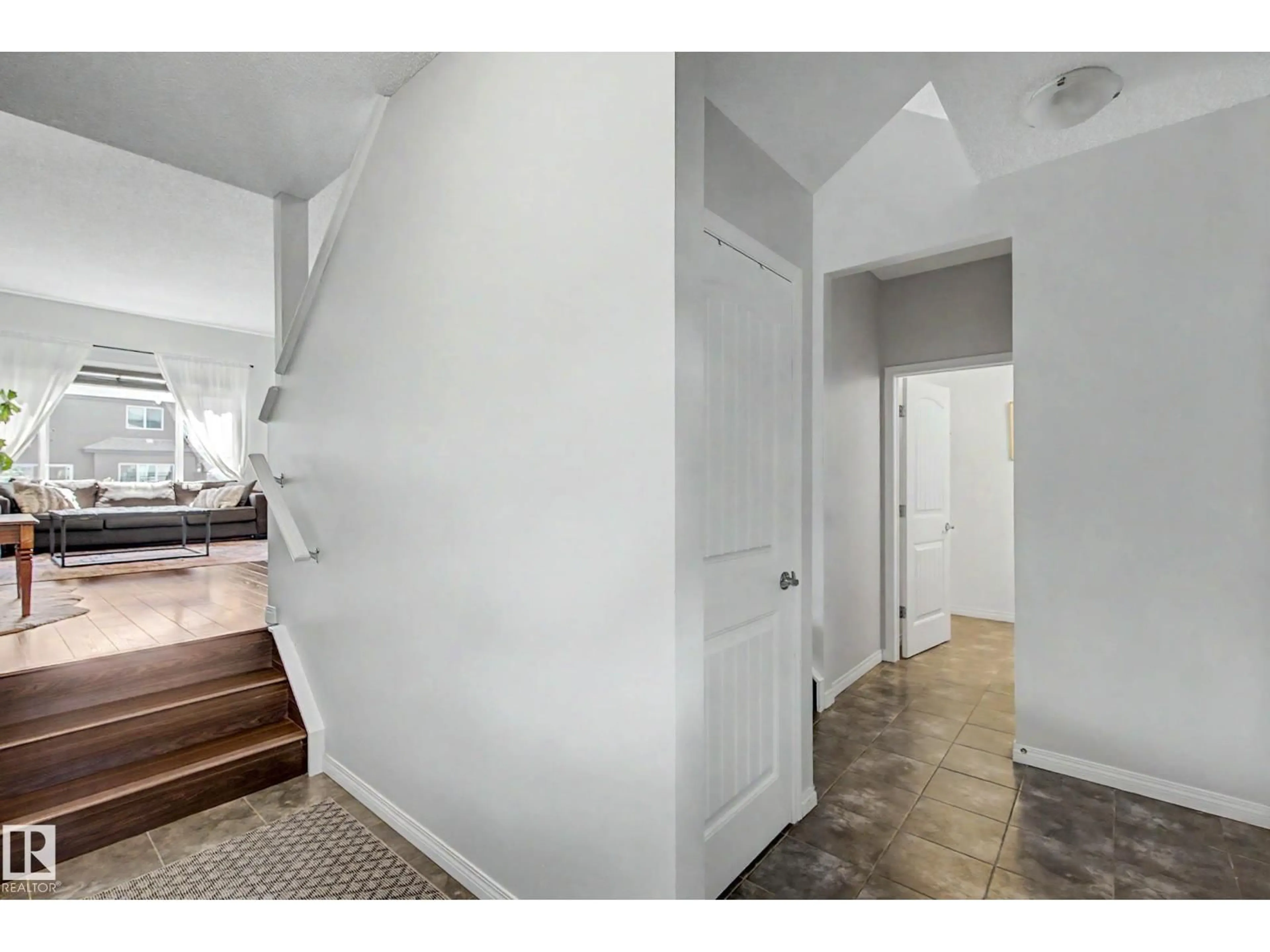 Indoor entryway for NW - 6107 176 AV, Edmonton Alberta T5Y3N8