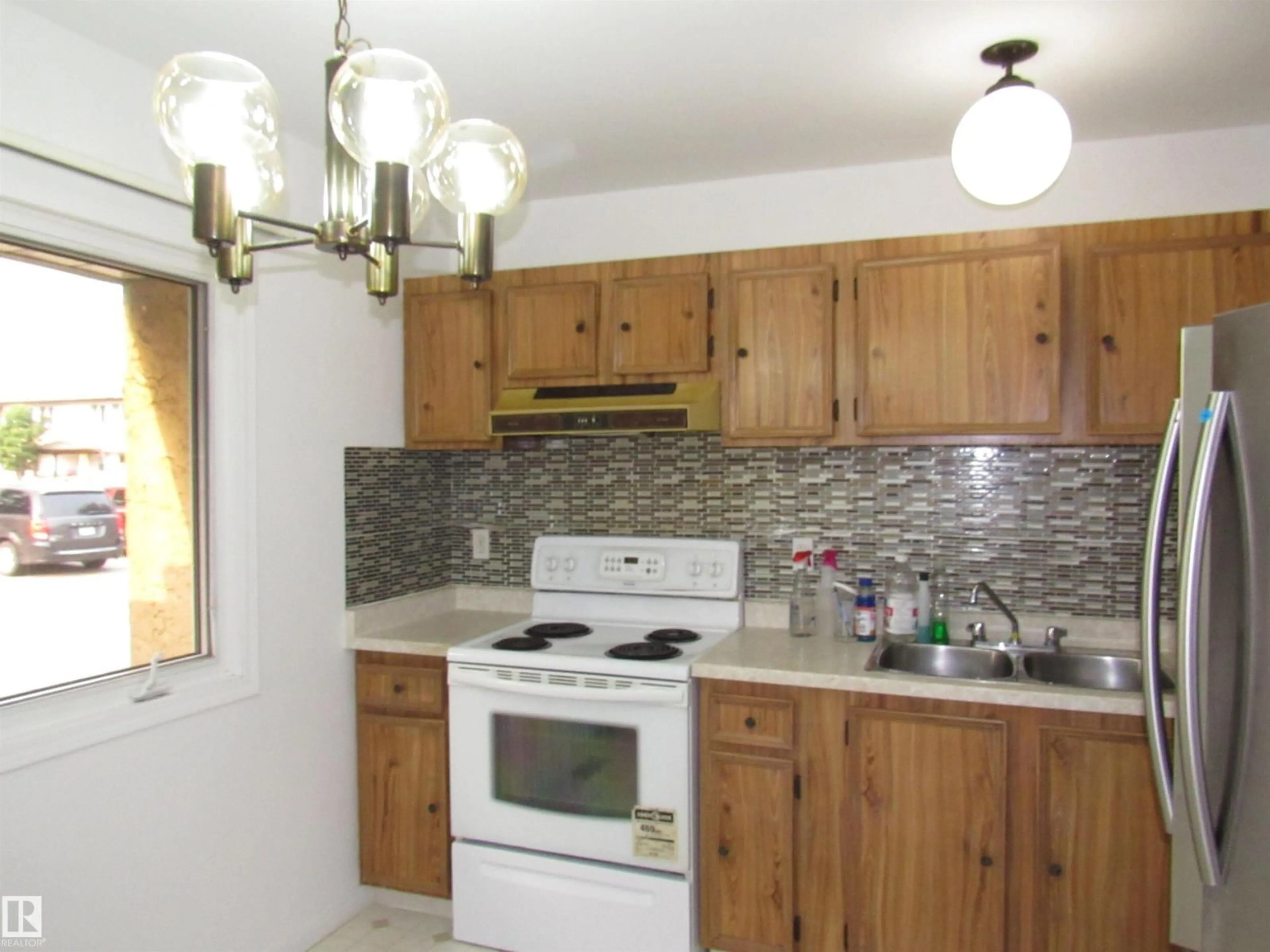 Standard kitchen, unknown for 3259 139 AV, Edmonton Alberta T5Y1T2