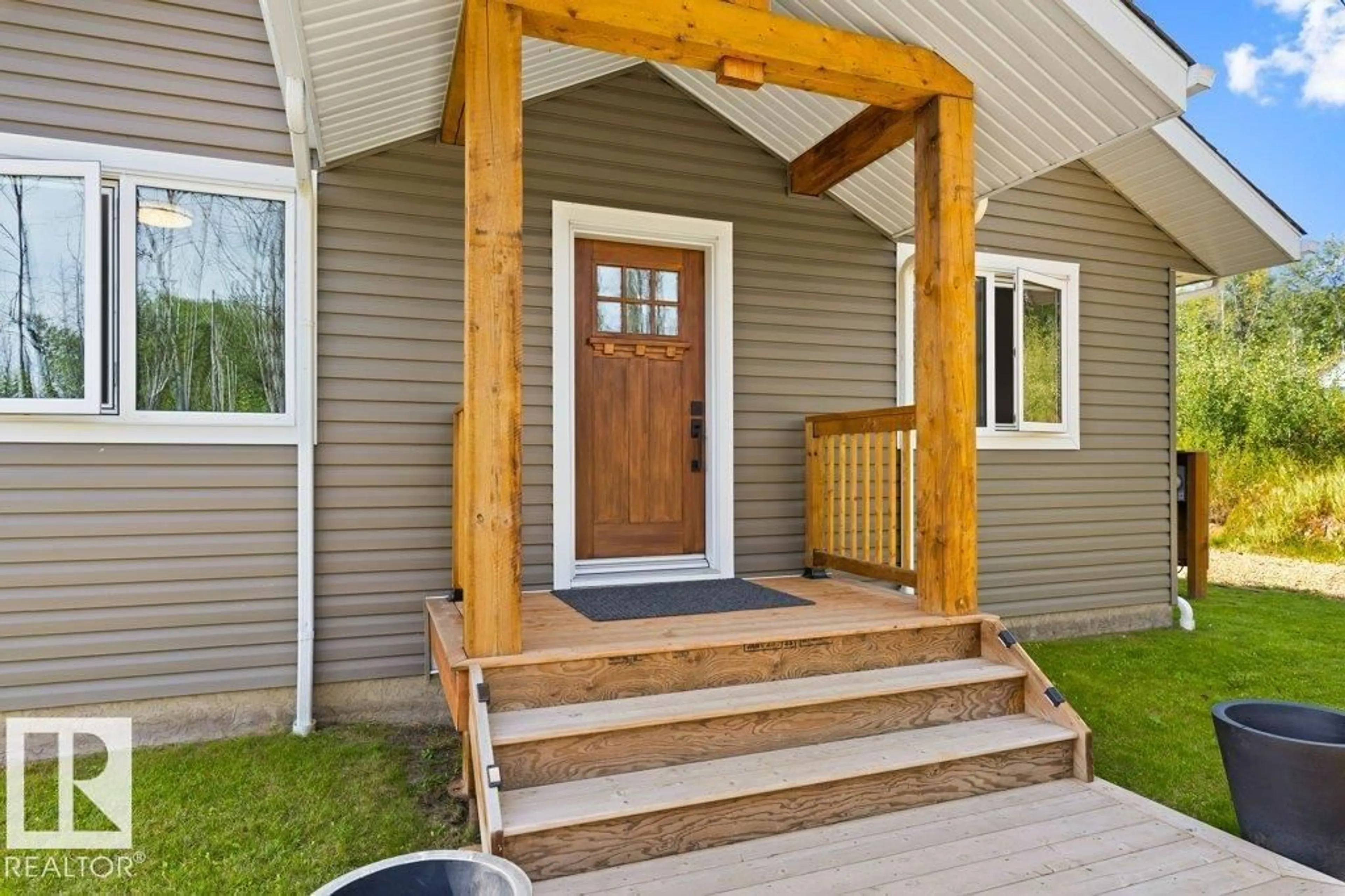 Indoor entryway for #106 - 5124 TWP ROAD 554, Rural Lac Ste. Anne County Alberta T0E0L0