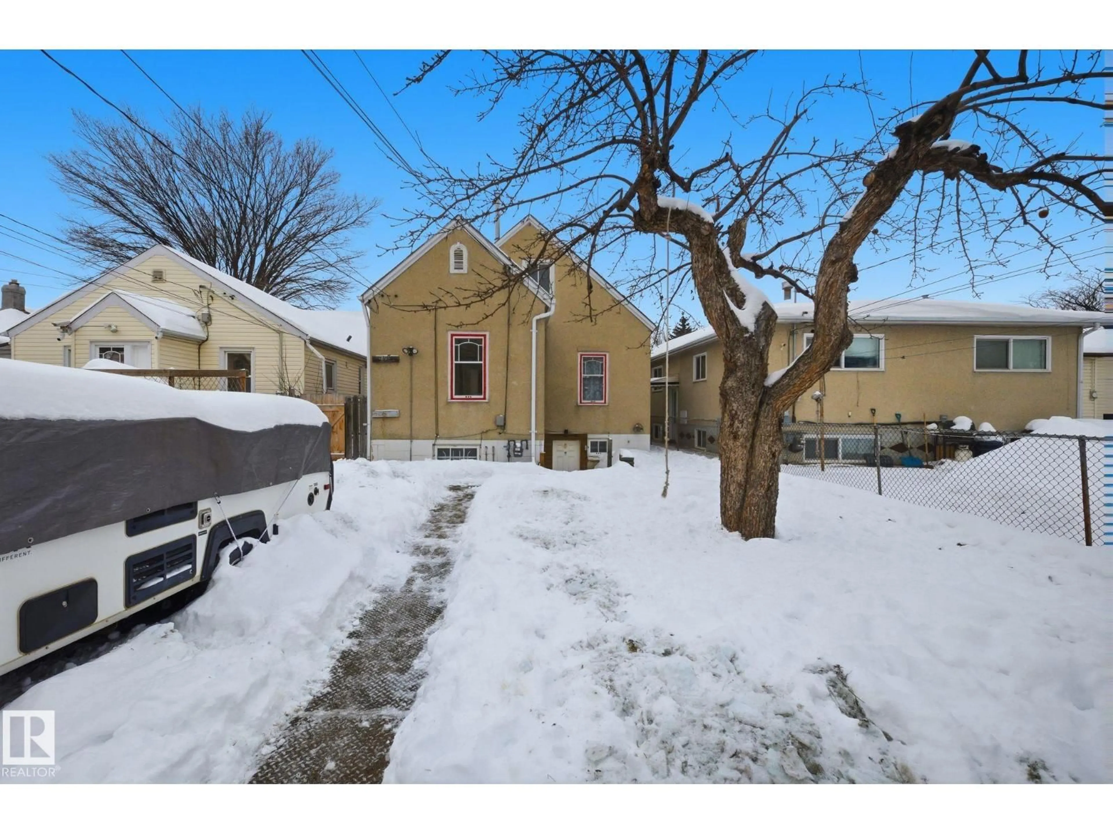A pic from outside/outdoor area/front of a property/back of a property/a pic from drone, street for NW - 11515 101 ST ST, Edmonton Alberta T5J2B2
