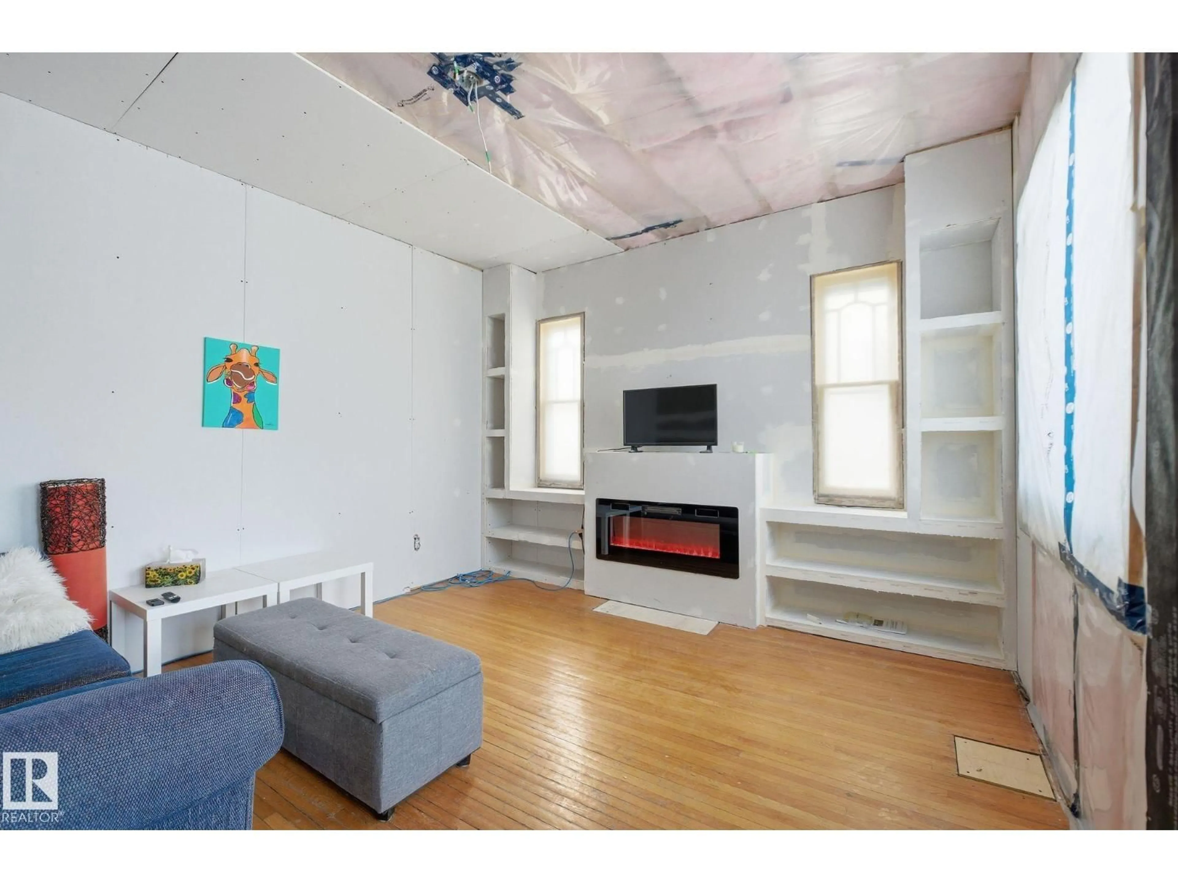 A pic of a room for NW - 11515 101 ST ST, Edmonton Alberta T5J2B2