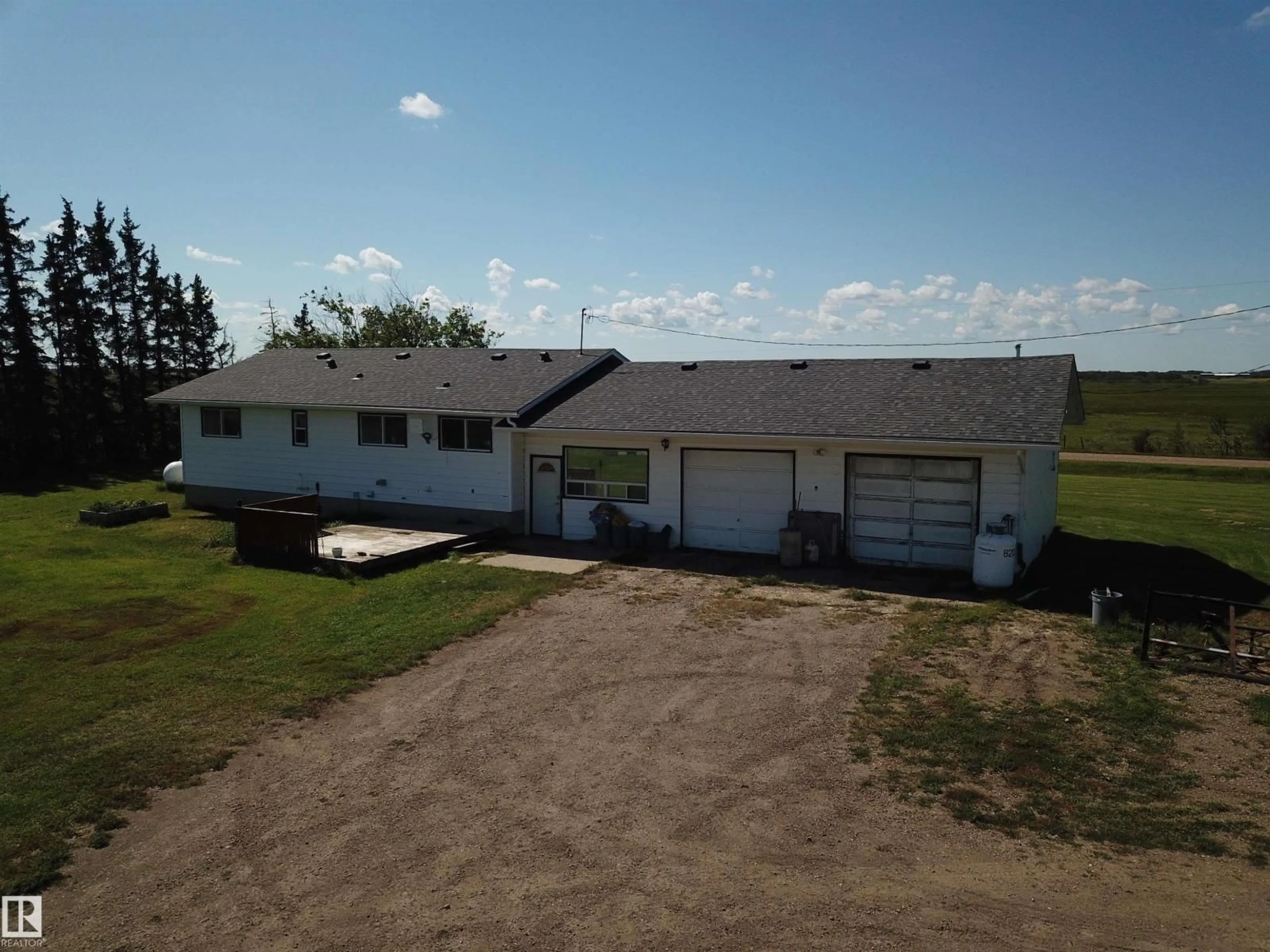 A pic from outside/outdoor area/front of a property/back of a property/a pic from drone, building for 532037 RG RD 182, Rural Lamont County Alberta T0B4J5