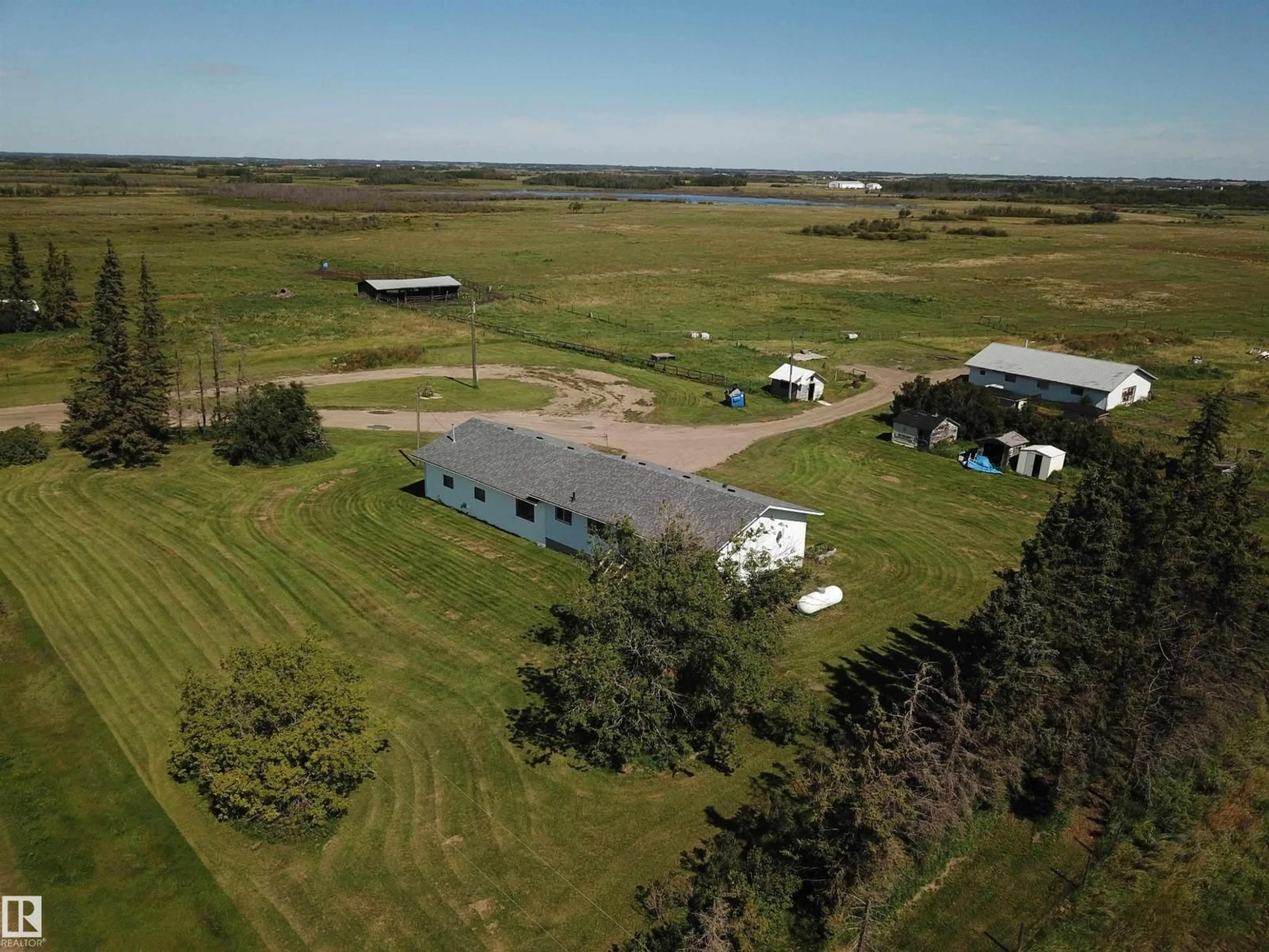 A pic from outside/outdoor area/front of a property/back of a property/a pic from drone, building for 532037 RG RD 182, Rural Lamont County Alberta T0B4J5