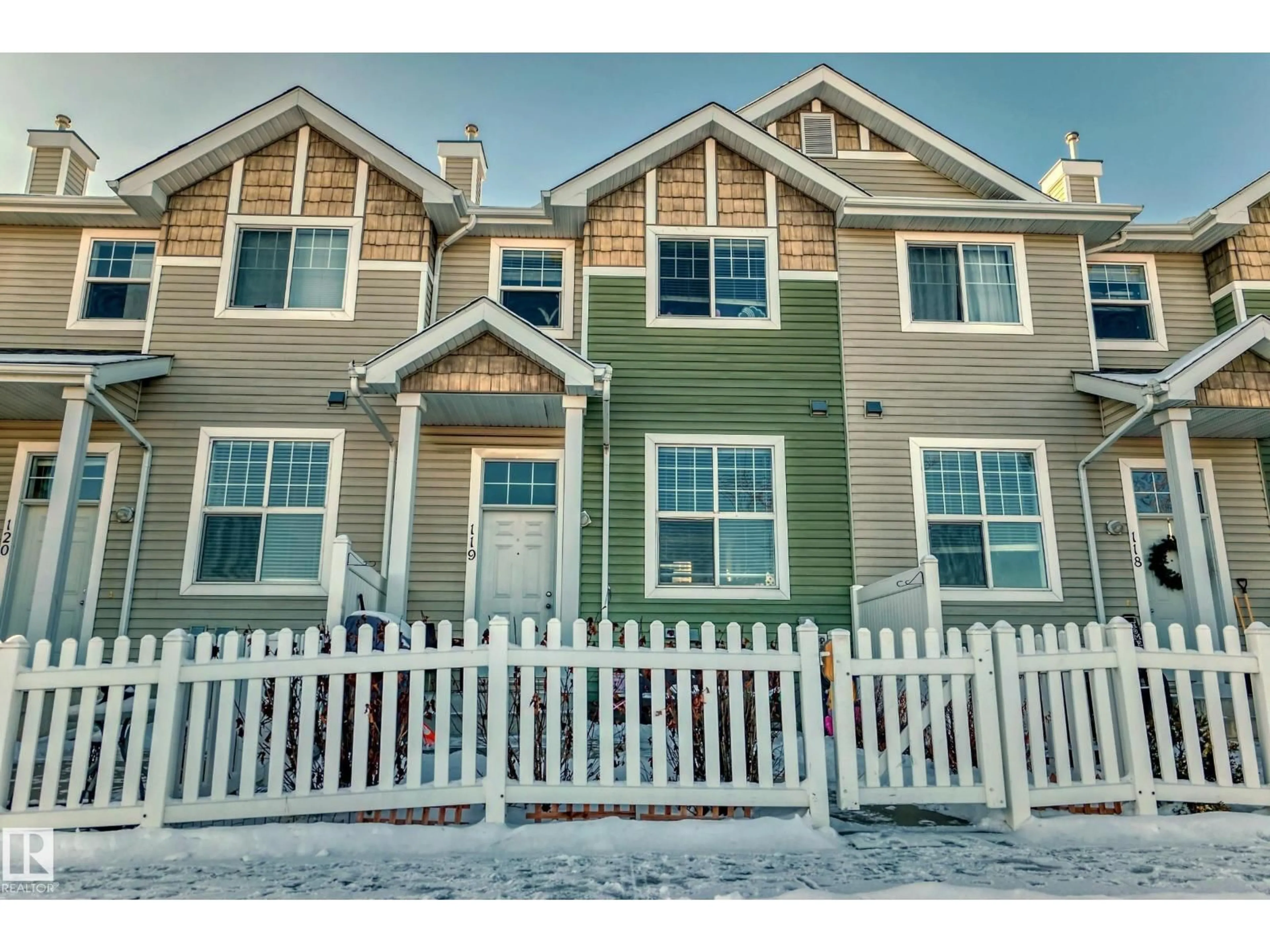 Home with vinyl exterior material, street for 119 - 5604 199 ST, Edmonton Alberta T6M2Z9